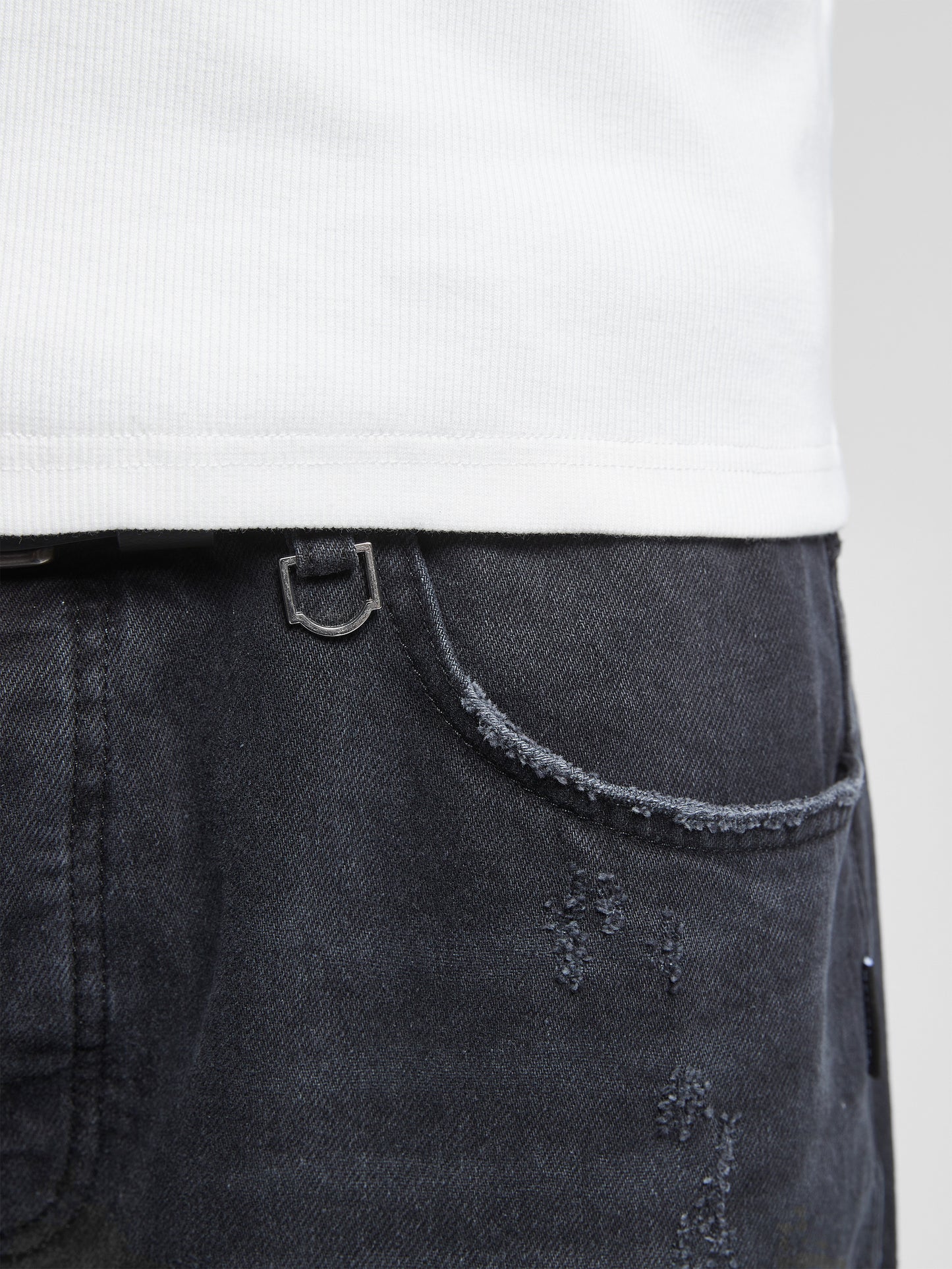 Essential Jorts washed black | Bildmaterial bereitgestellt von SHOES.PLEASE.