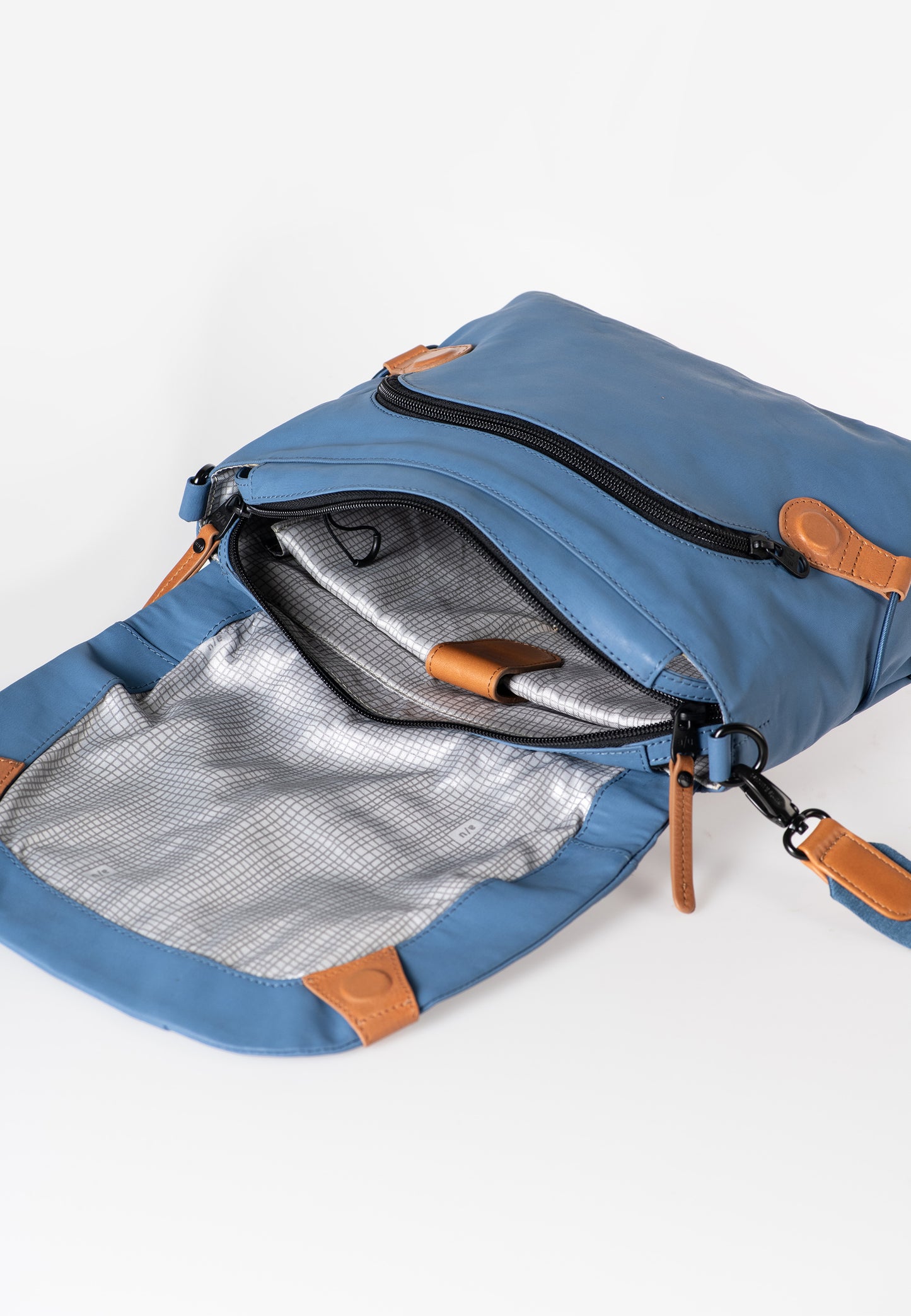 Sendai Messenger Bag 8" Japan blue jeans | Bildmaterial bereitgestellt von SHOES.PLEASE.