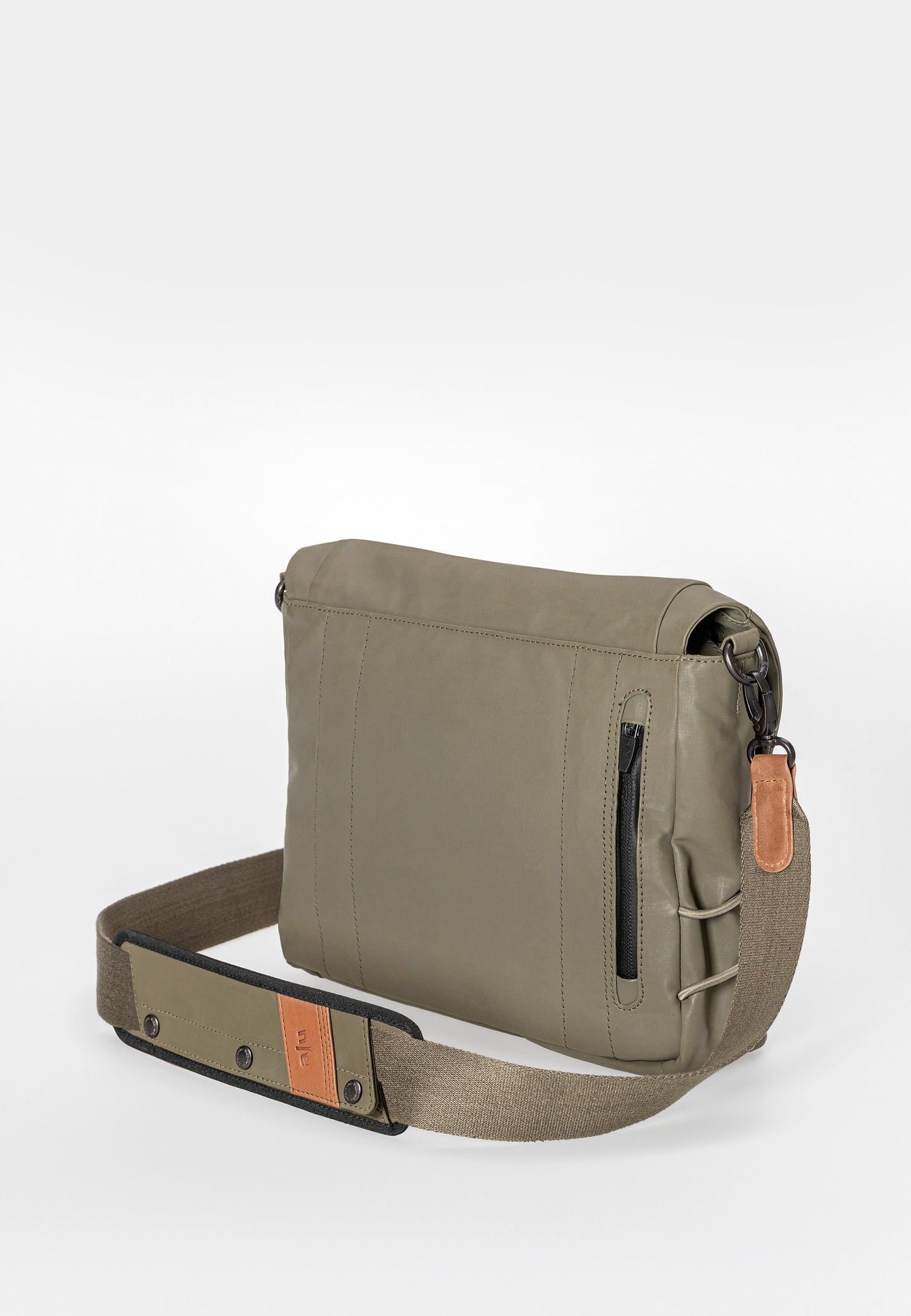 Sendai Messenger Bag 8 fallen rock" | Bildmaterial bereitgestellt von SHOES.PLEASE.