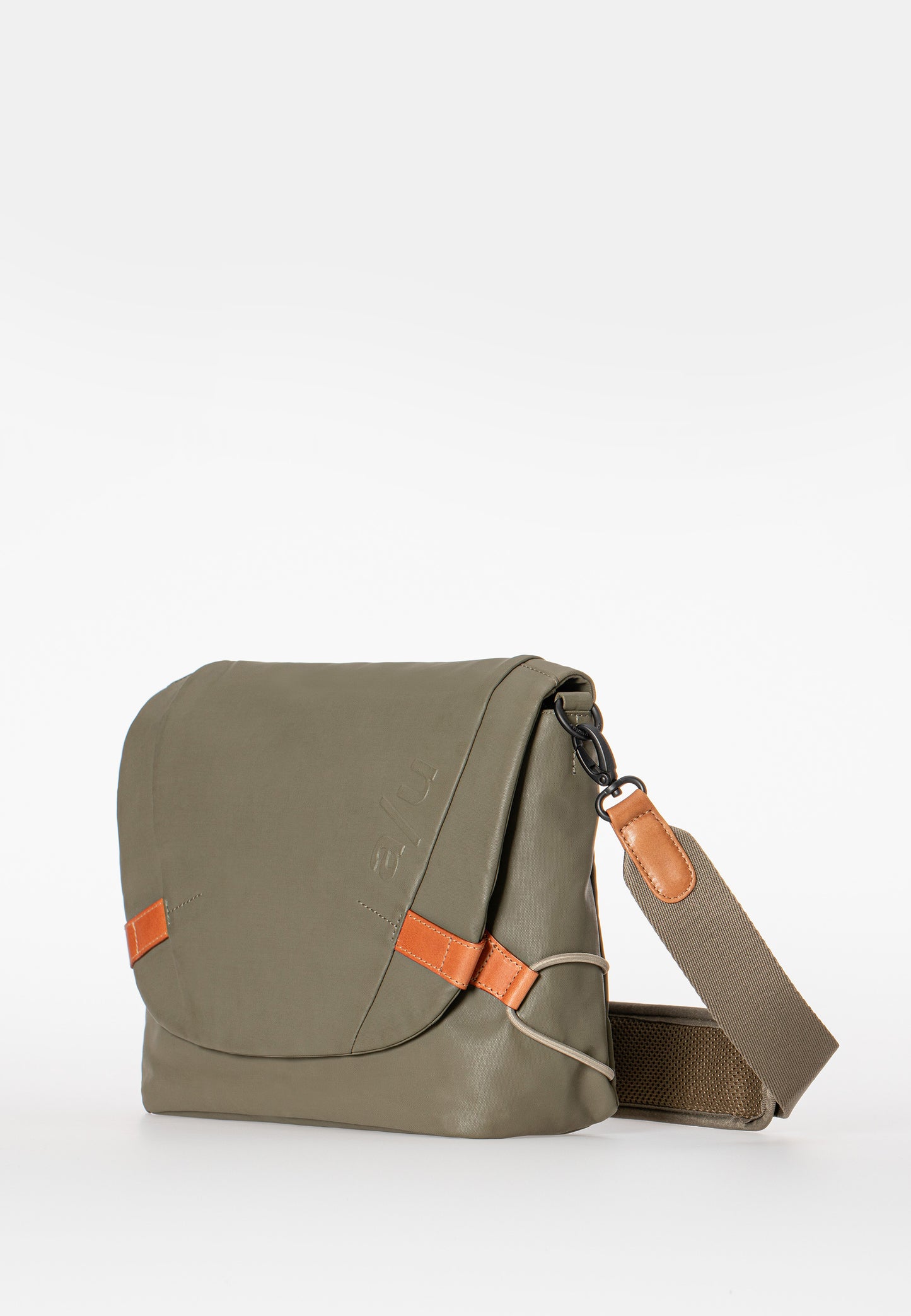 Sendai Messenger Bag 8 fallen rock" | Bildmaterial bereitgestellt von SHOES.PLEASE.