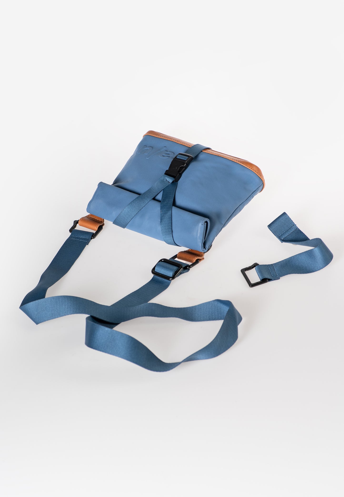 Tsu Bauchtasche Japan blue jeans | Bildmaterial bereitgestellt von SHOES.PLEASE.