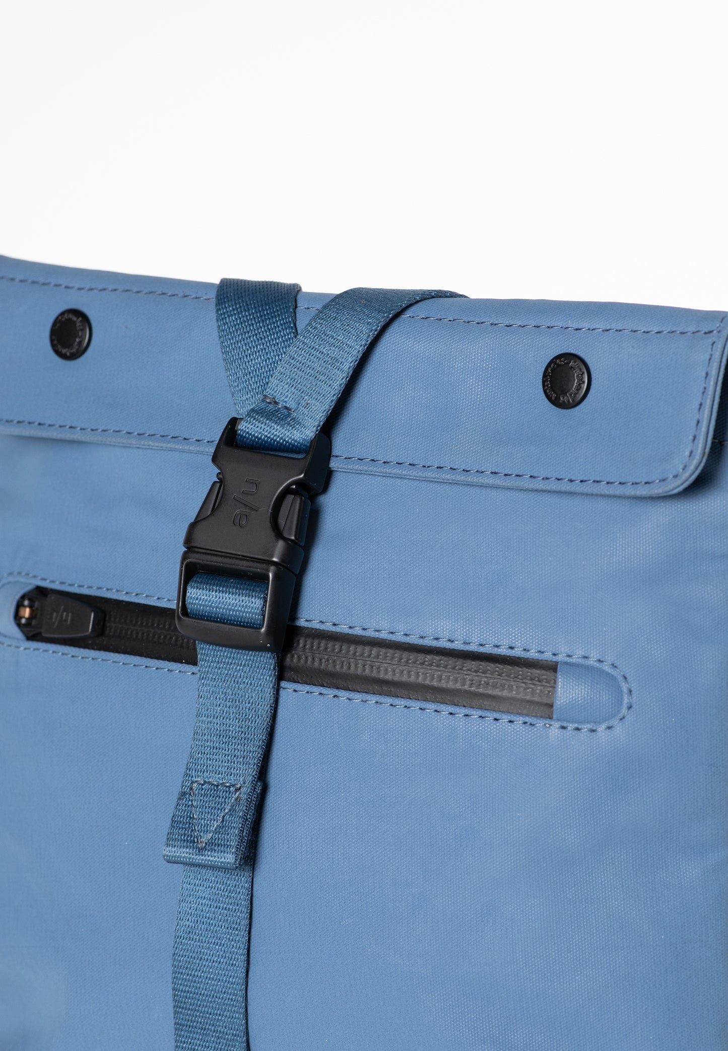 Tsu Bauchtasche Japan blue jeans | Bildmaterial bereitgestellt von SHOES.PLEASE.