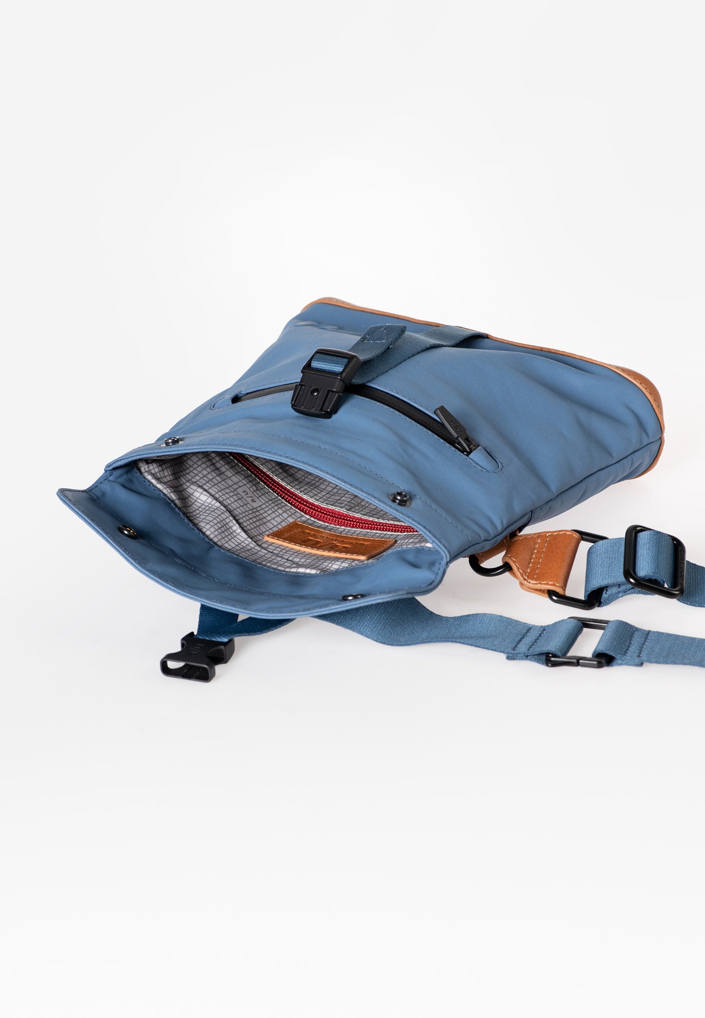 Tsu Bauchtasche Japan blue jeans | Bildmaterial bereitgestellt von SHOES.PLEASE.