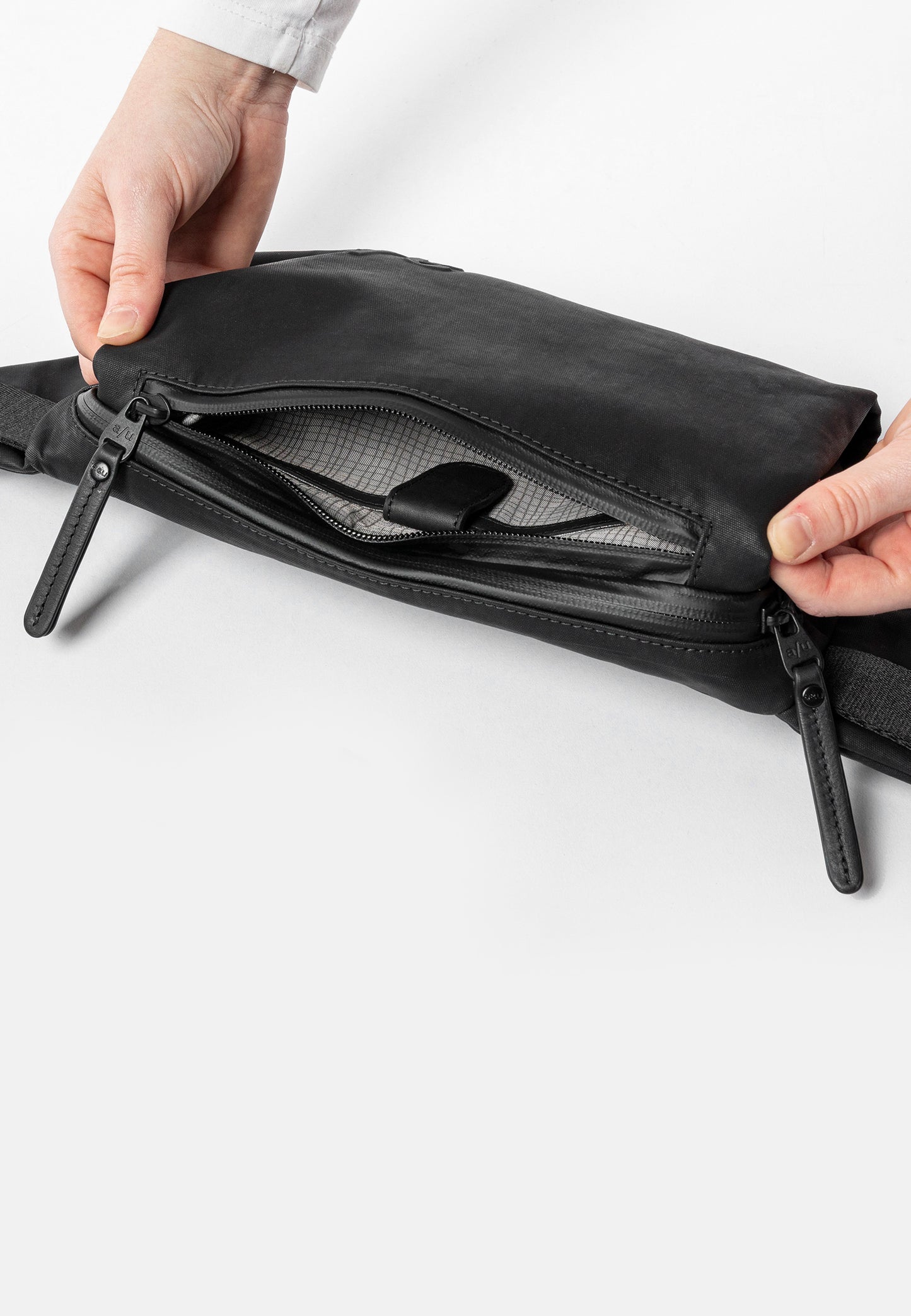 Himeji Gürteltasche Japan black | Bildmaterial bereitgestellt von SHOES.PLEASE.