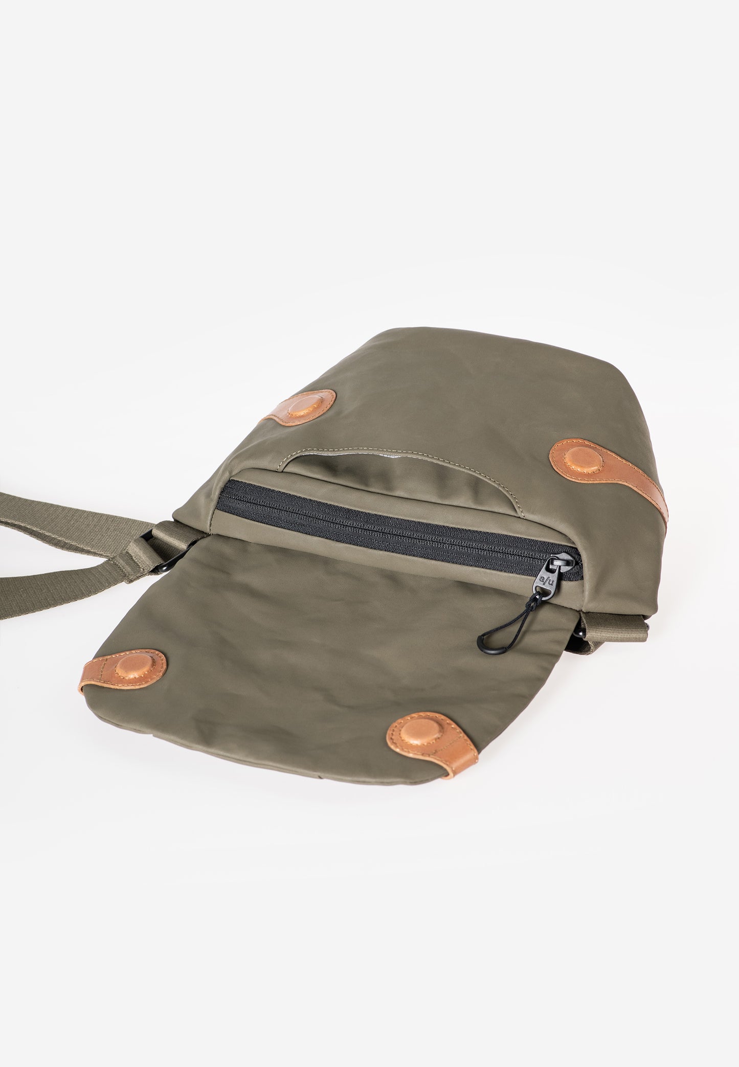 Kazo Japan fallen rock | Bildmaterial bereitgestellt von SHOES.PLEASE.