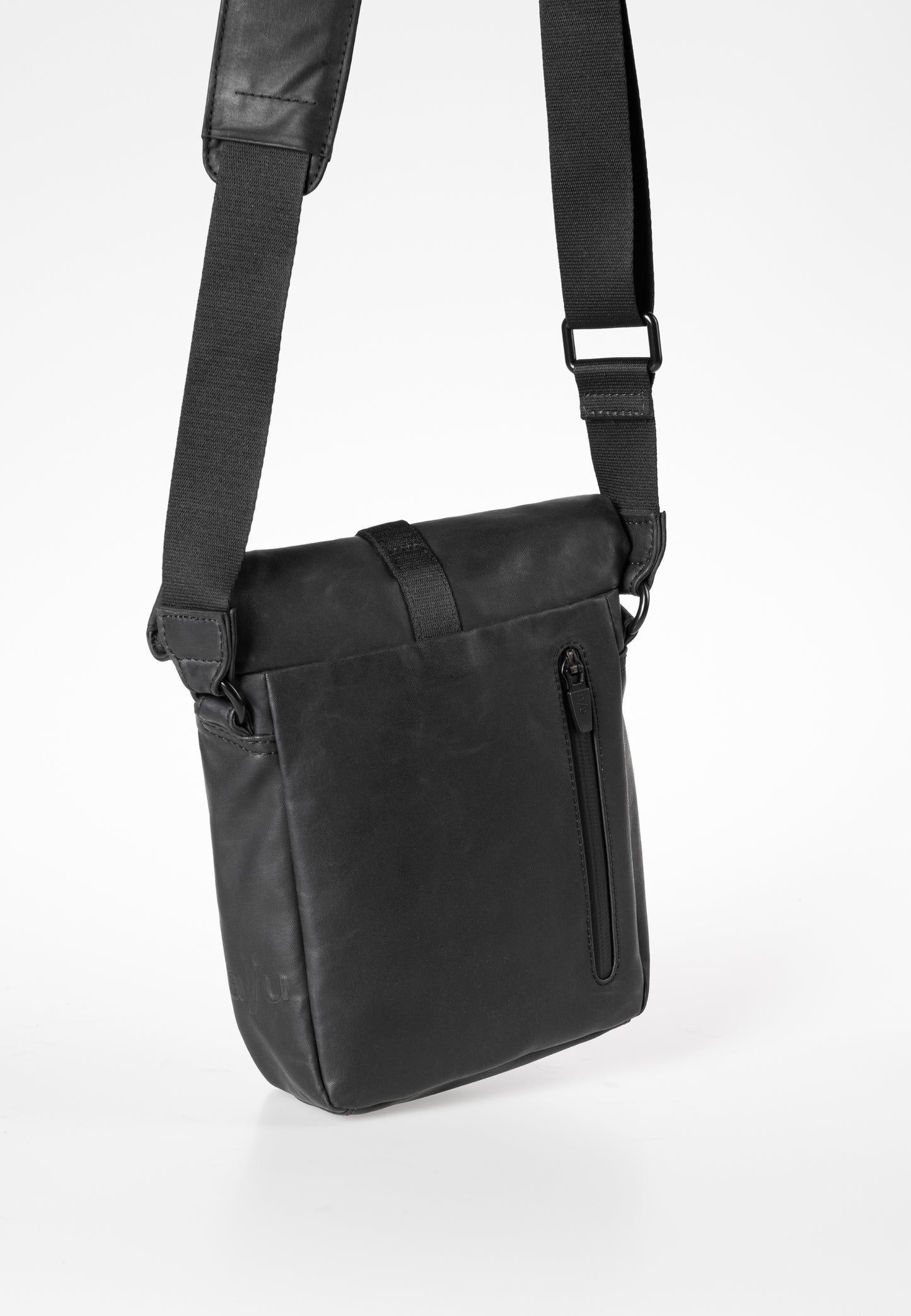 Yodo RE Rolltop Umhängetasche black | Bildmaterial bereitgestellt von SHOES.PLEASE.