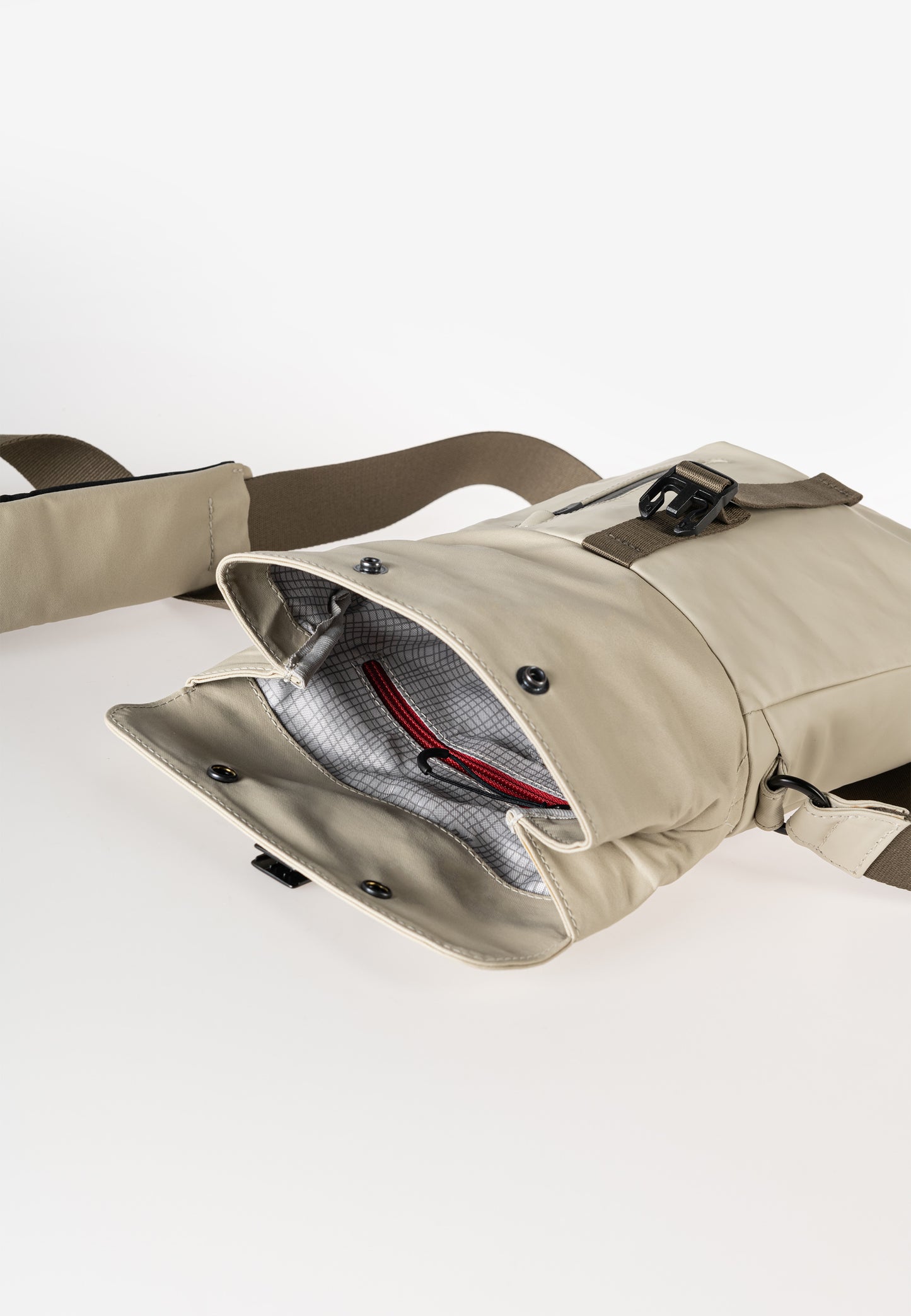 Yodo RE Rolltop Umhängetasche dust | Bildmaterial bereitgestellt von SHOES.PLEASE.