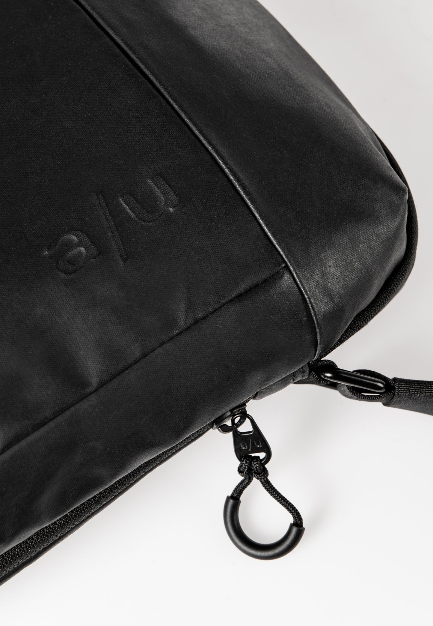 Oyabe RE Umhängetasche black | Bildmaterial bereitgestellt von SHOES.PLEASE.