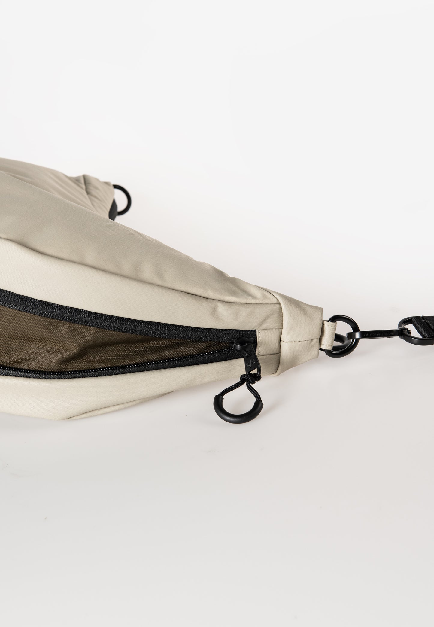 Yoshii RE Halfmoon Bag dust | Bildmaterial bereitgestellt von SHOES.PLEASE.