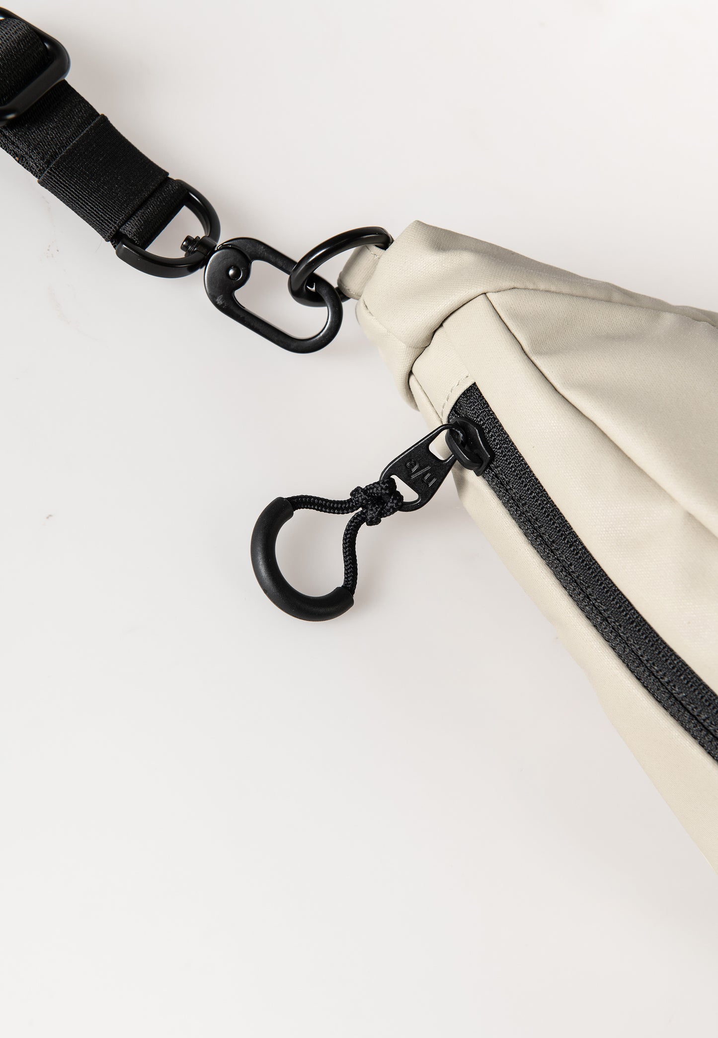 Yoshii RE Halfmoon Bag dust | Bildmaterial bereitgestellt von SHOES.PLEASE.