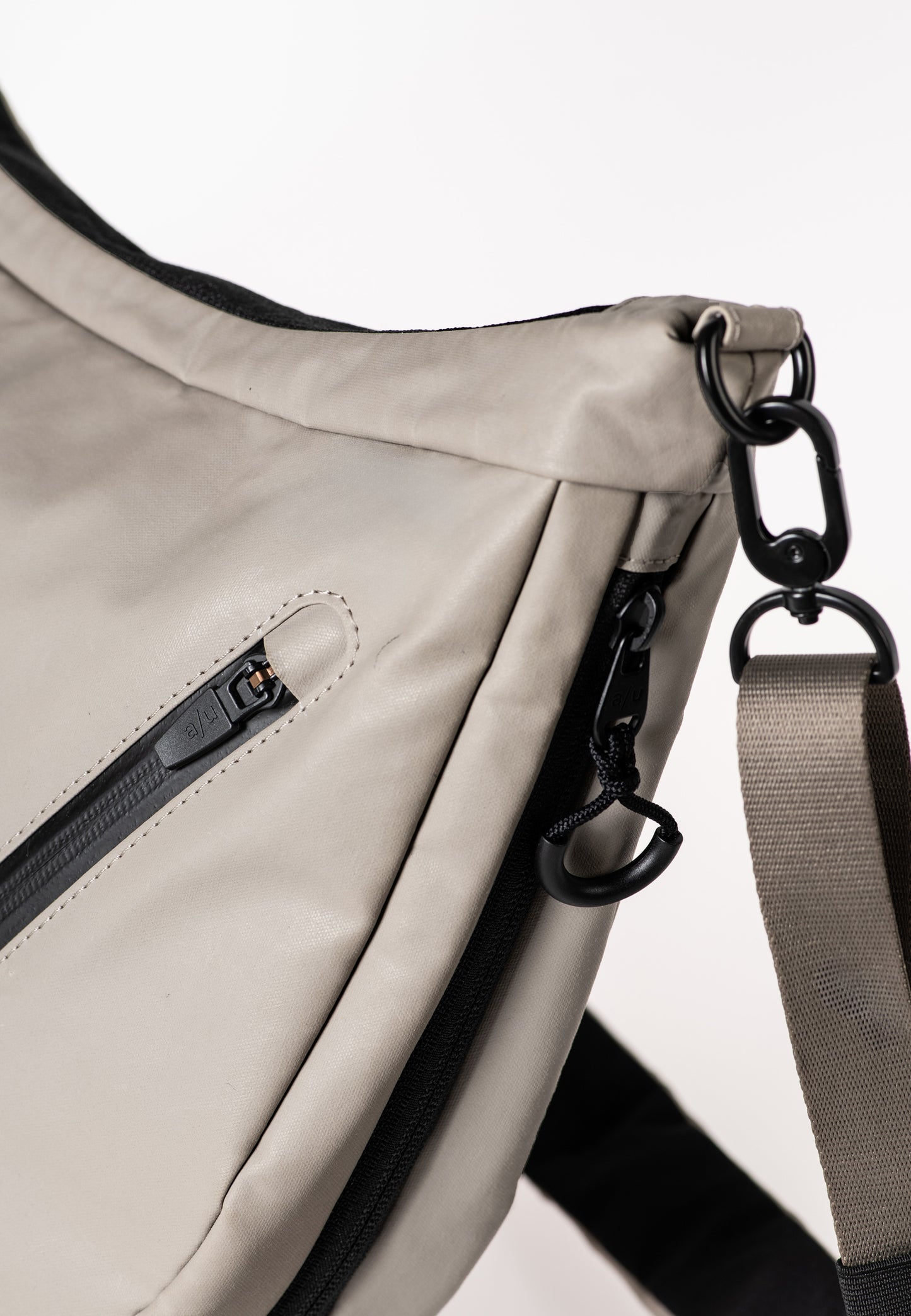 Koyoshi RE Halfmoon Bag Japan RE driftwood | Bildmaterial bereitgestellt von SHOES.PLEASE.