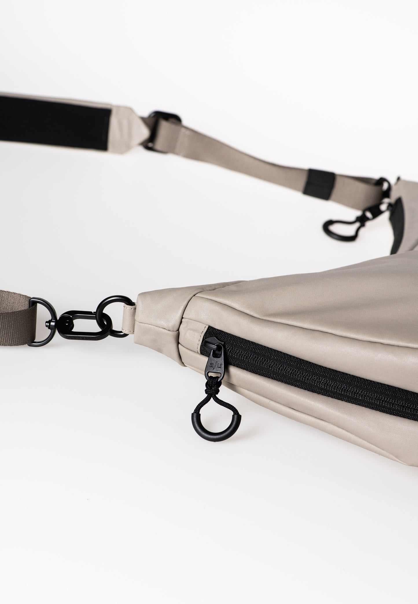 Koyoshi RE Halfmoon Bag Japan RE driftwood | Bildmaterial bereitgestellt von SHOES.PLEASE.
