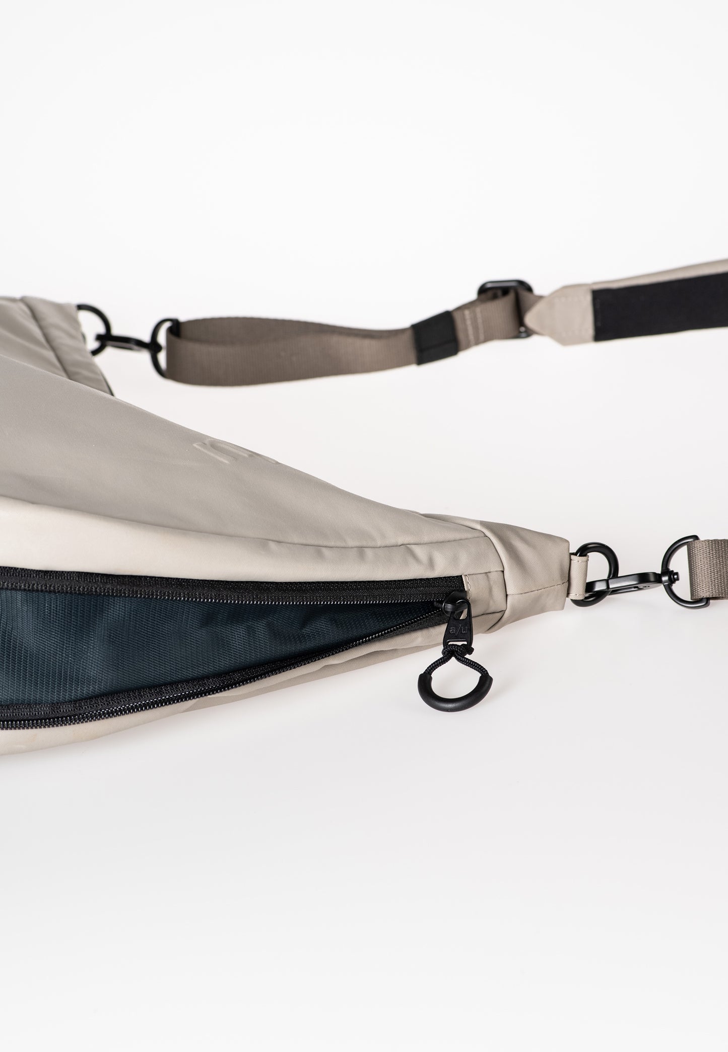 Koyoshi RE Halfmoon Bag Japan RE driftwood | Bildmaterial bereitgestellt von SHOES.PLEASE.