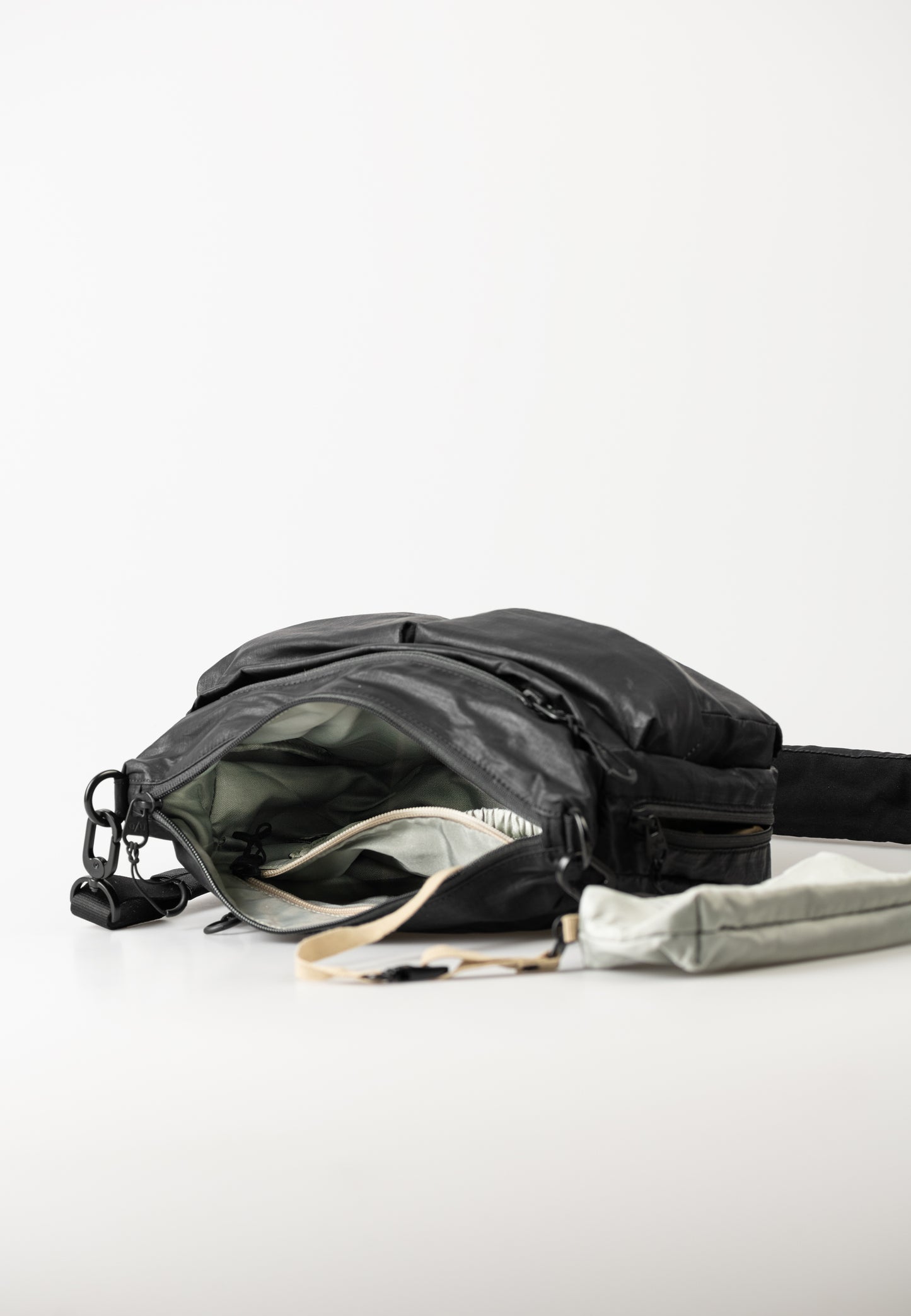 Mogami Umhängetasche Japan RE LITE black | Bildmaterial bereitgestellt von SHOES.PLEASE.