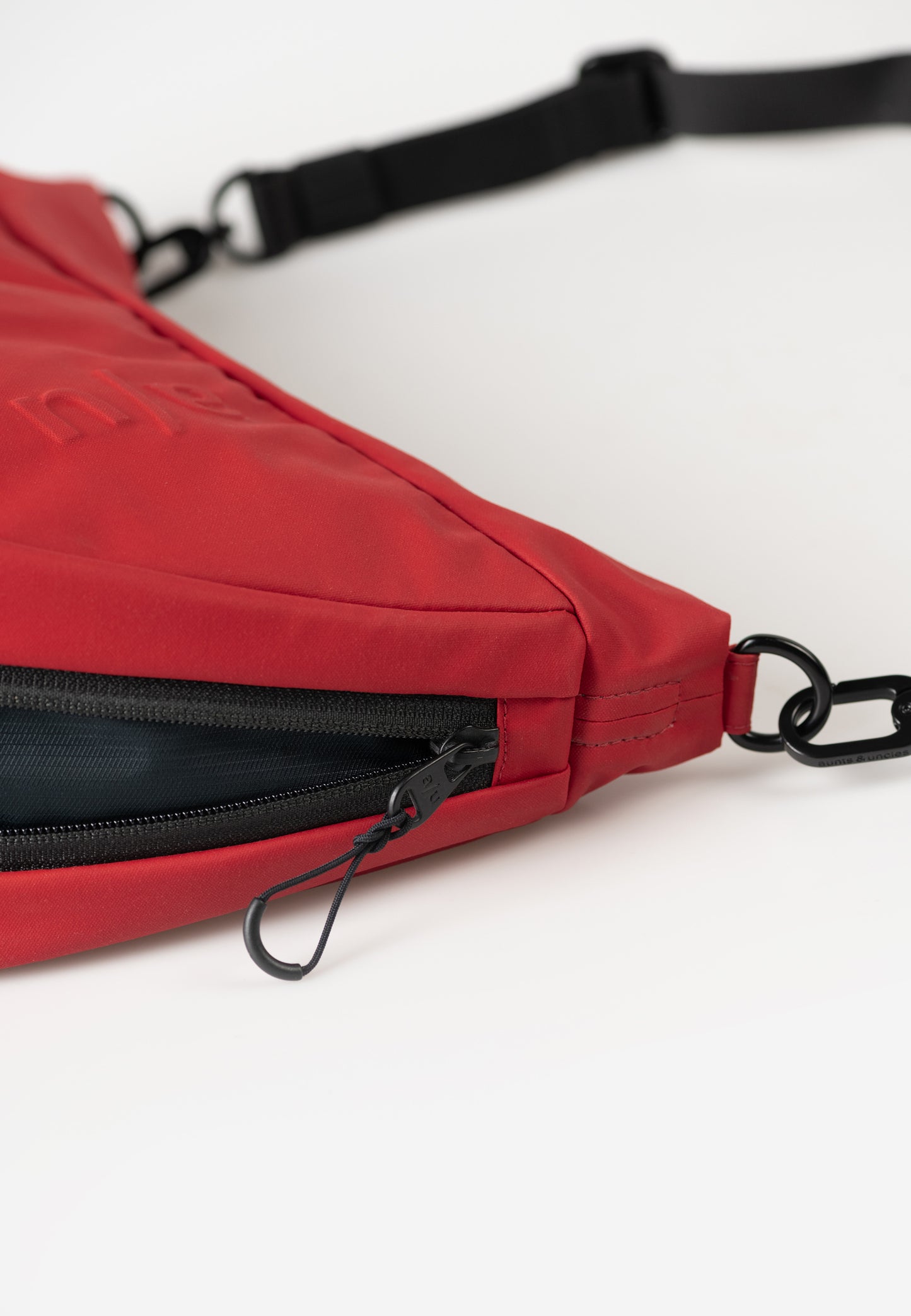 Toyo RE LITE Halfmoon Bag Japan RE LITE red | Bildmaterial bereitgestellt von SHOES.PLEASE.