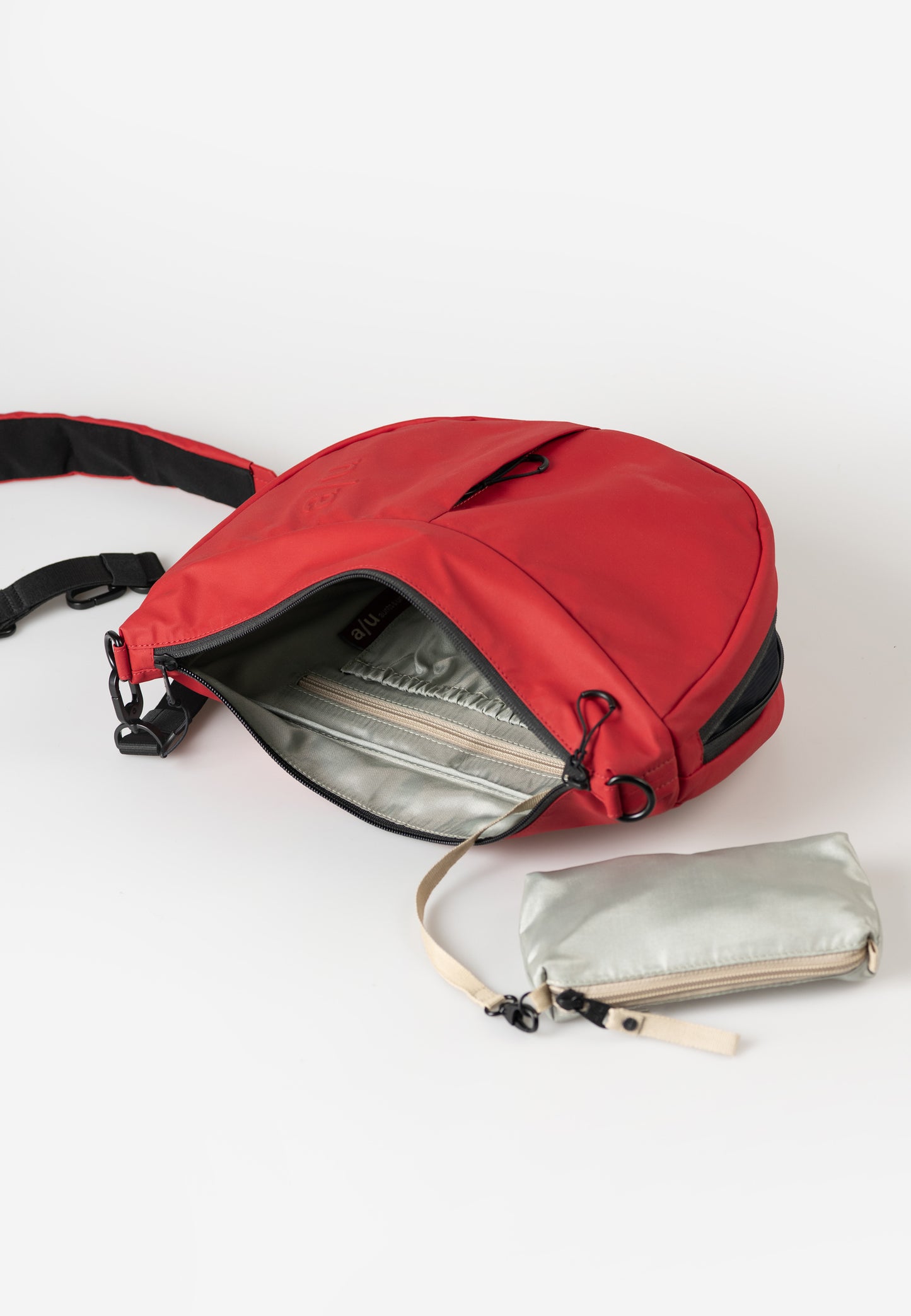 Toyo RE LITE Halfmoon Bag Japan RE LITE red | Bildmaterial bereitgestellt von SHOES.PLEASE.