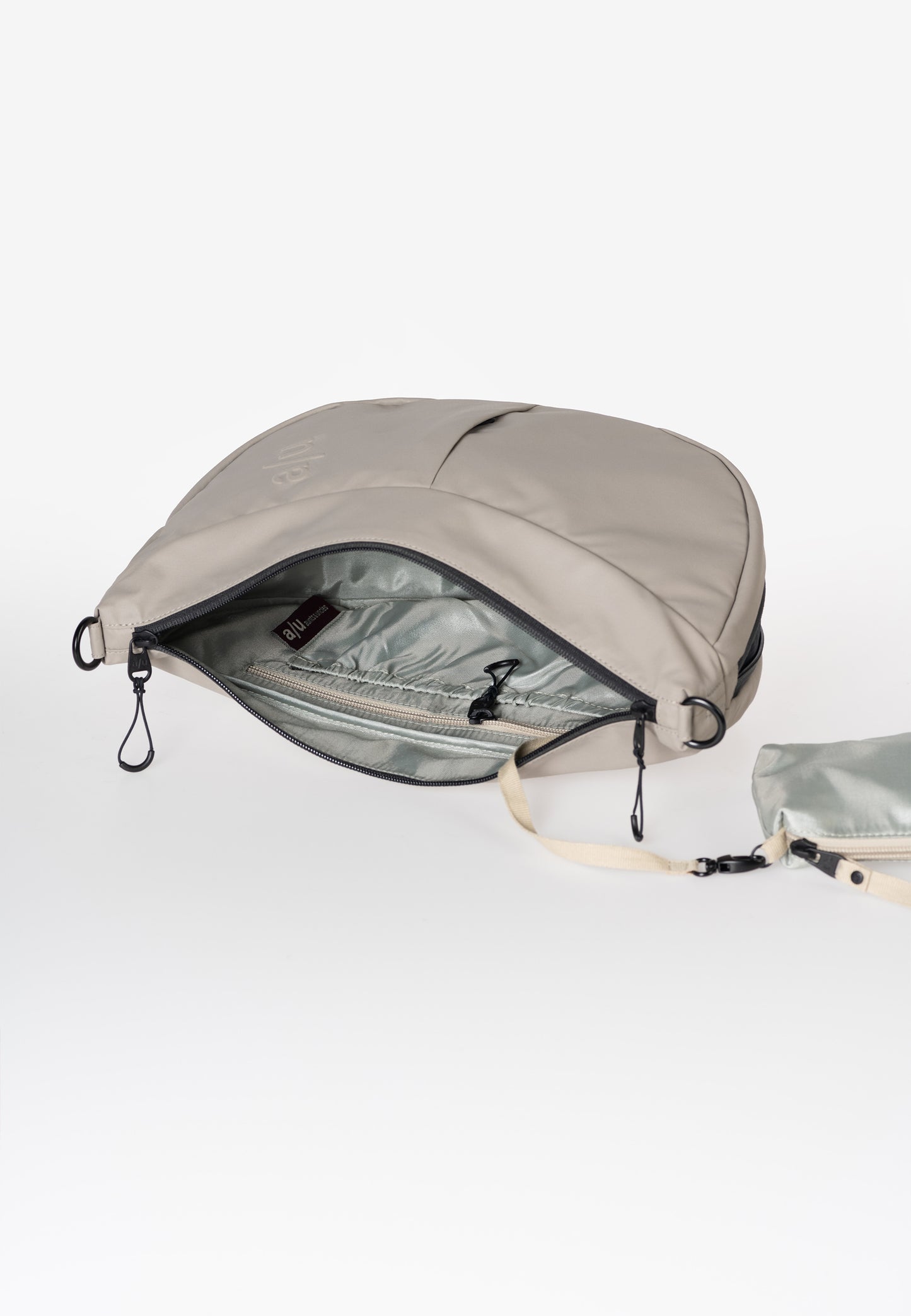 Toyo RE LITE Halfmoon Bag Japan RE LITE driftwood | Bildmaterial bereitgestellt von SHOES.PLEASE.