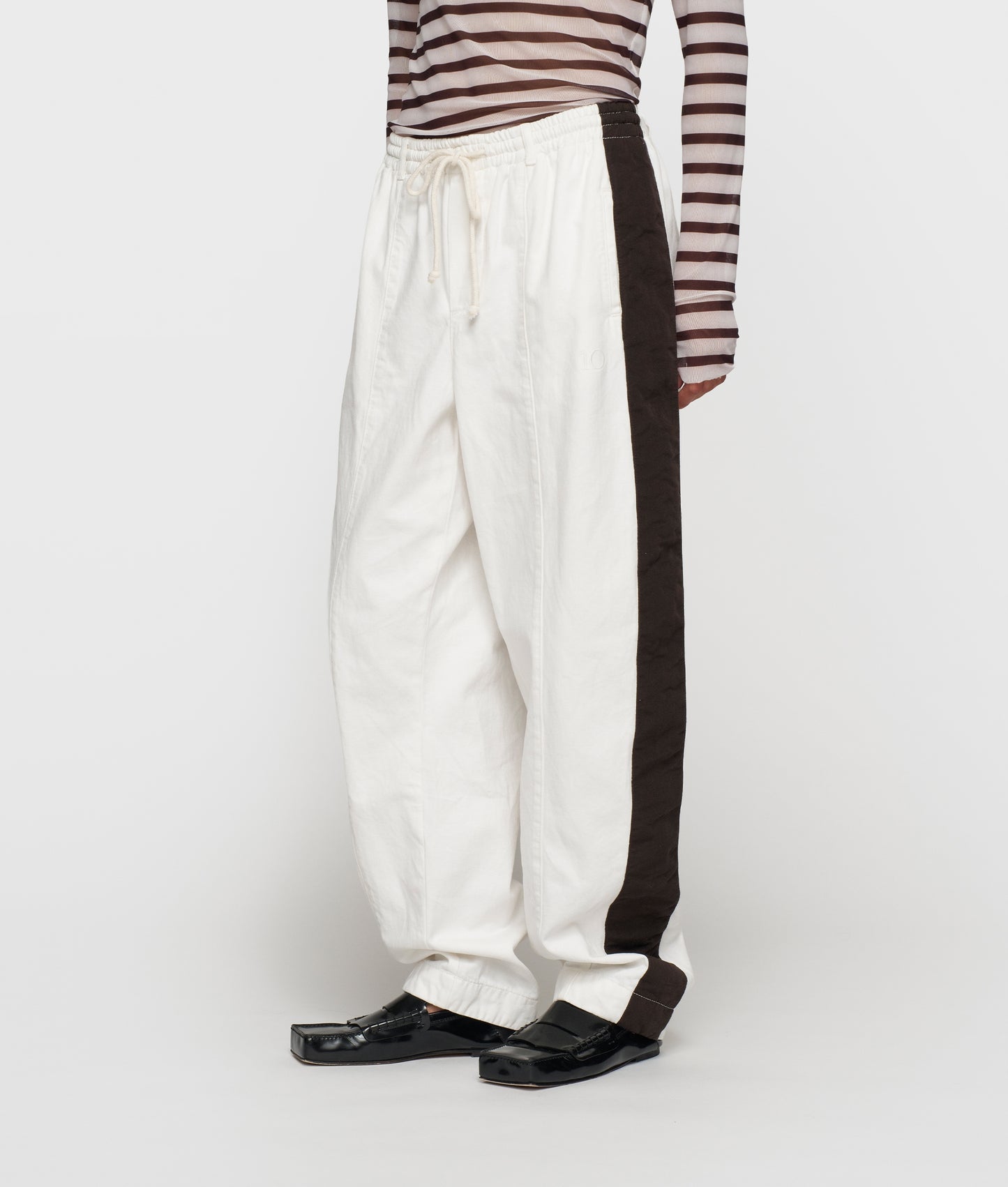 Wide Tapered Pants Twill ecru | Bildmaterial bereitgestellt von SHOES.PLEASE.
