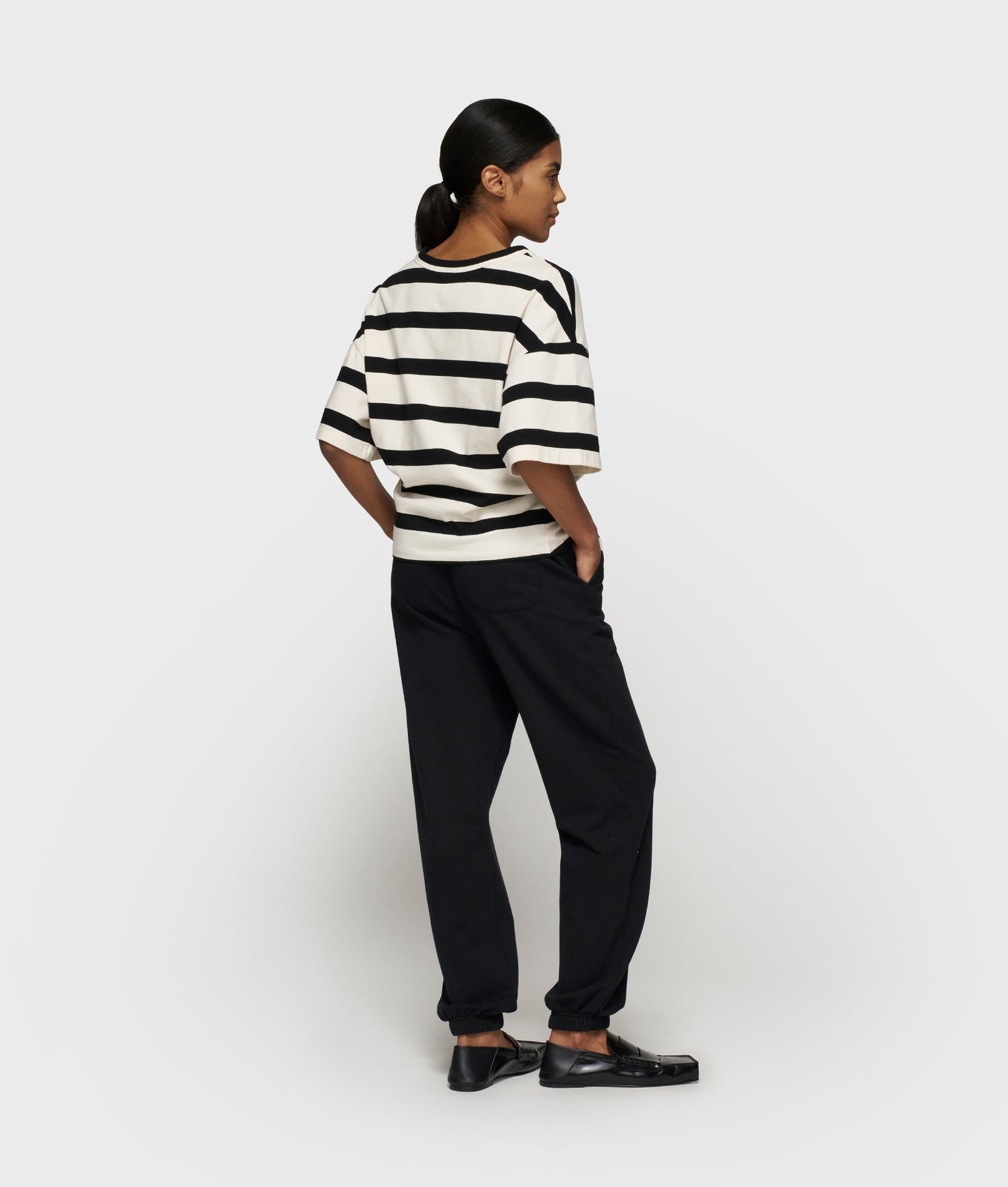 Tee Gathering Stripes ecru/black | Bildmaterial bereitgestellt von SHOES.PLEASE.