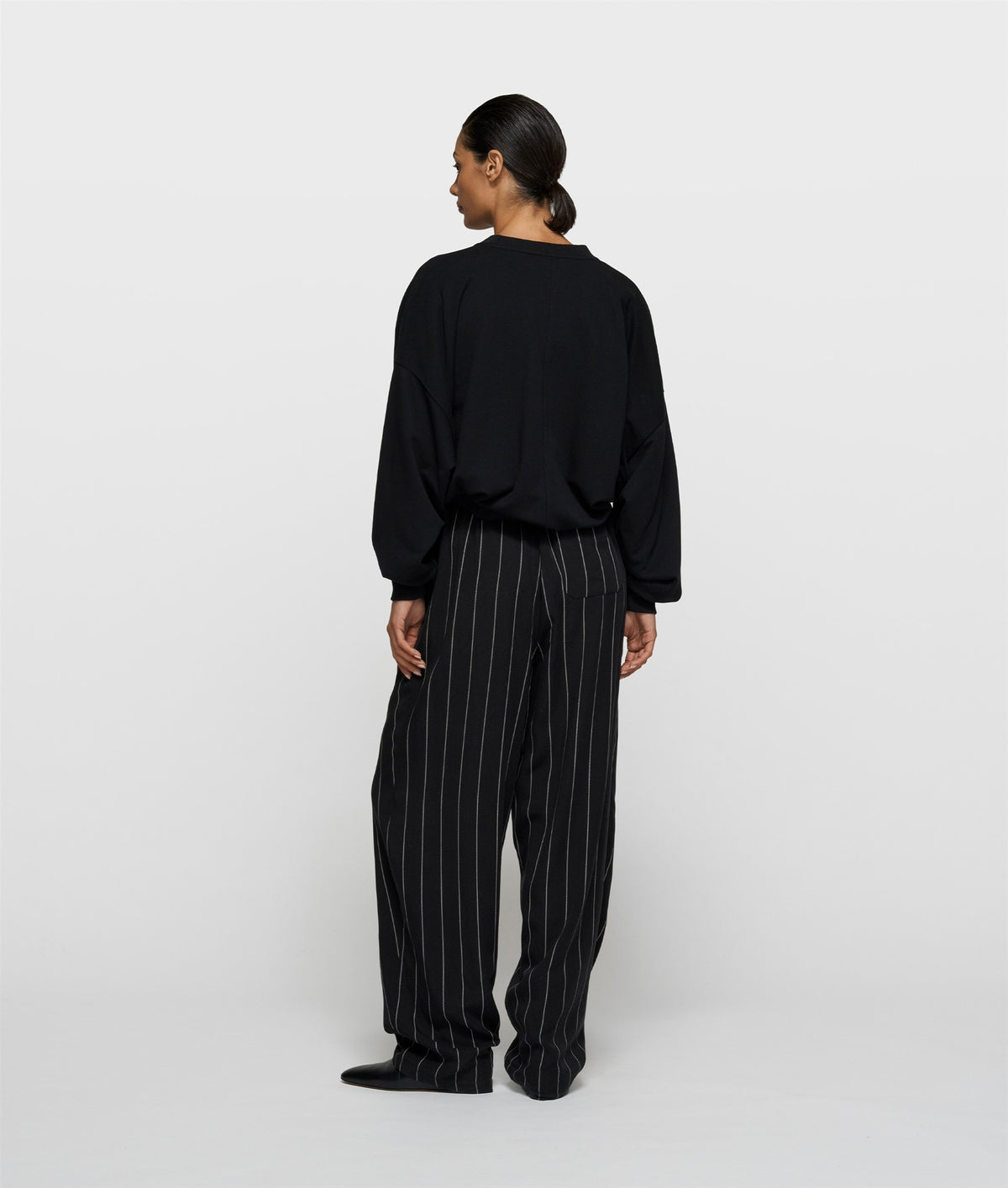 Sweater Pleat black | Bildmaterial bereitgestellt von SHOES.PLEASE.