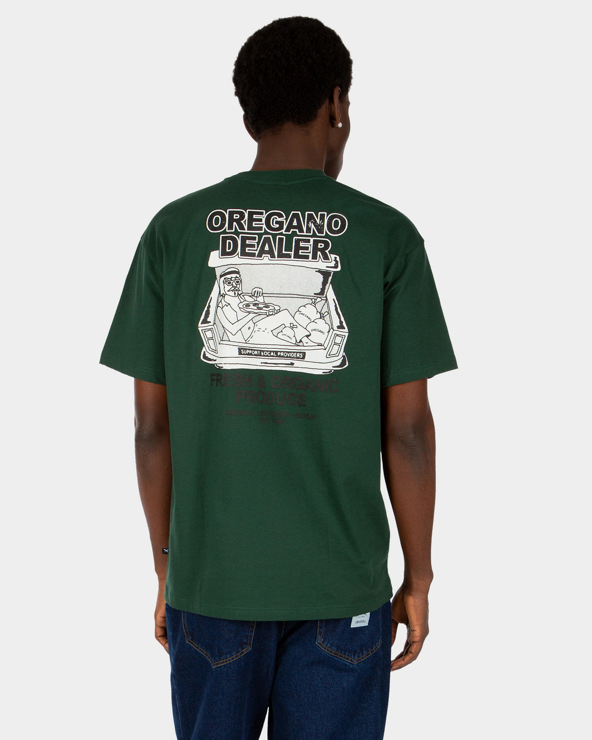 Oregano Dealer T-Shirt bottle green | Bildmaterial bereitgestellt von SHOES.PLEASE.