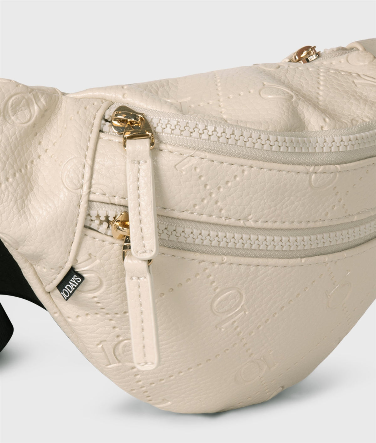 Fanny Pack Monogram pearl | Bildmaterial bereitgestellt von SHOES.PLEASE.