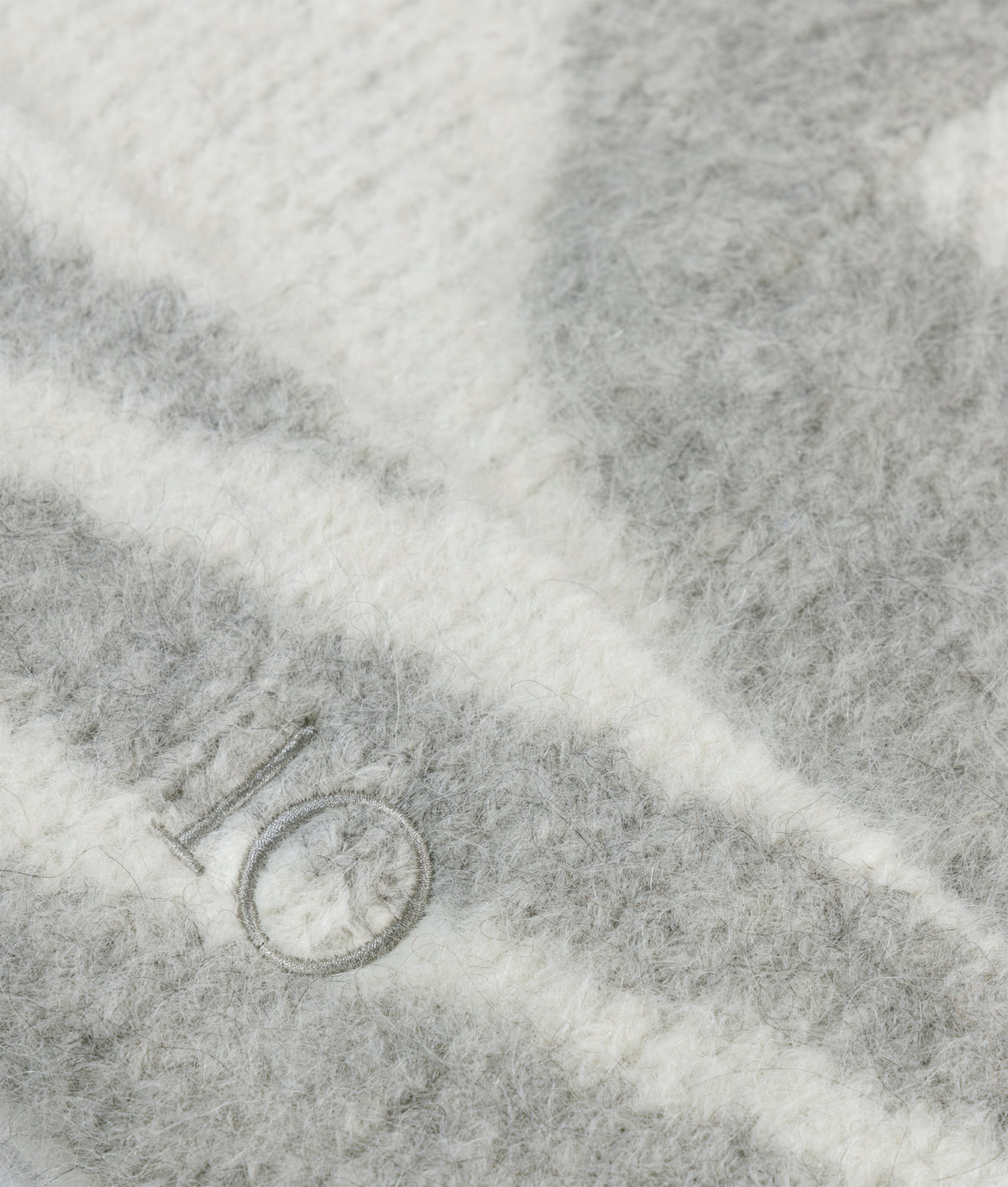 beanie zebra ecru | Bildmaterial bereitgestellt von SHOES.PLEASE.