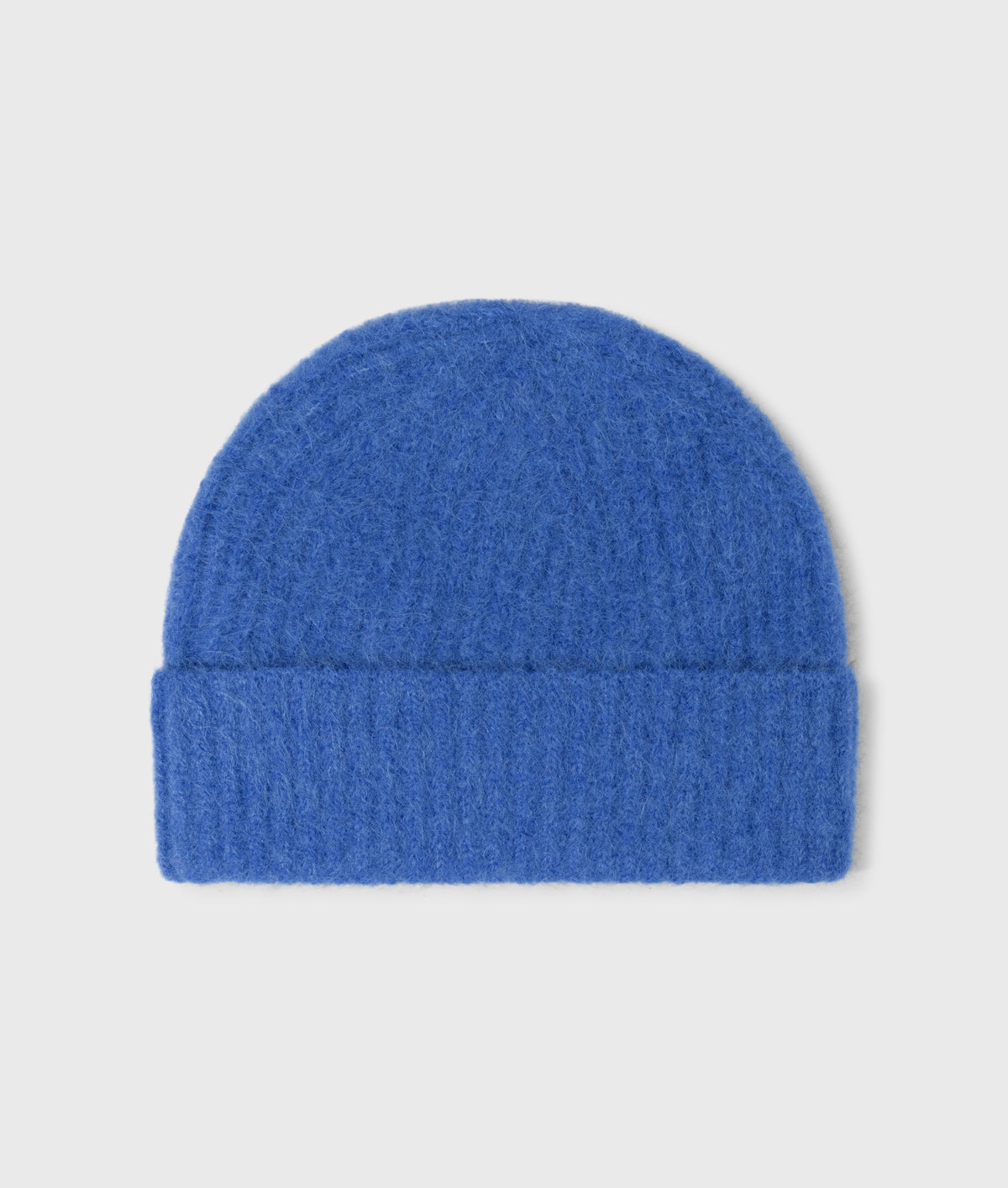 hairy beanie ultramarine | Bildmaterial bereitgestellt von SHOES.PLEASE.