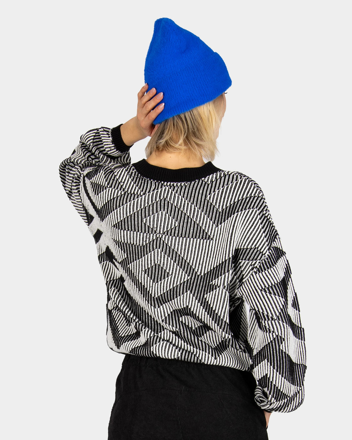 Ribby Knit black white | Bildmaterial bereitgestellt von SHOES.PLEASE.