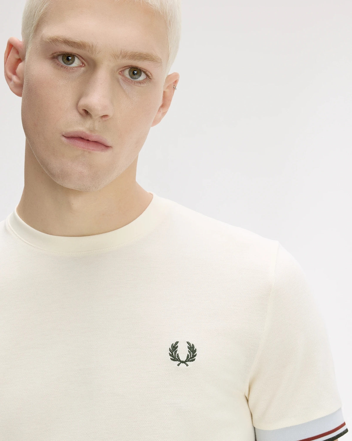 TWIN TIPPED CUFF T-SHIRT ecru | Bildmaterial bereitgestellt von SHOES.PLEASE.