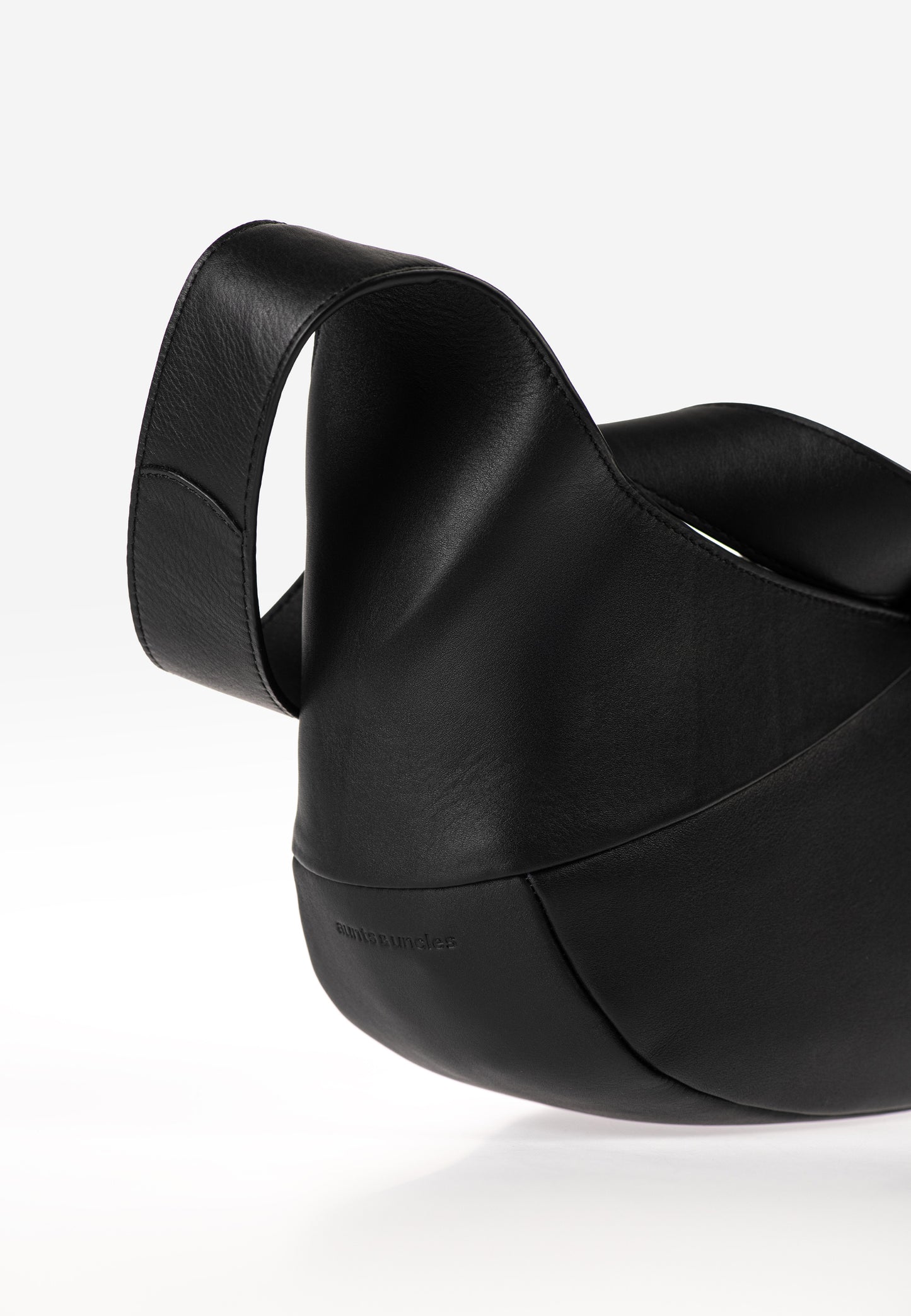 Bee Balm Jamie's Orchard jet black | Bildmaterial bereitgestellt von SHOES.PLEASE.