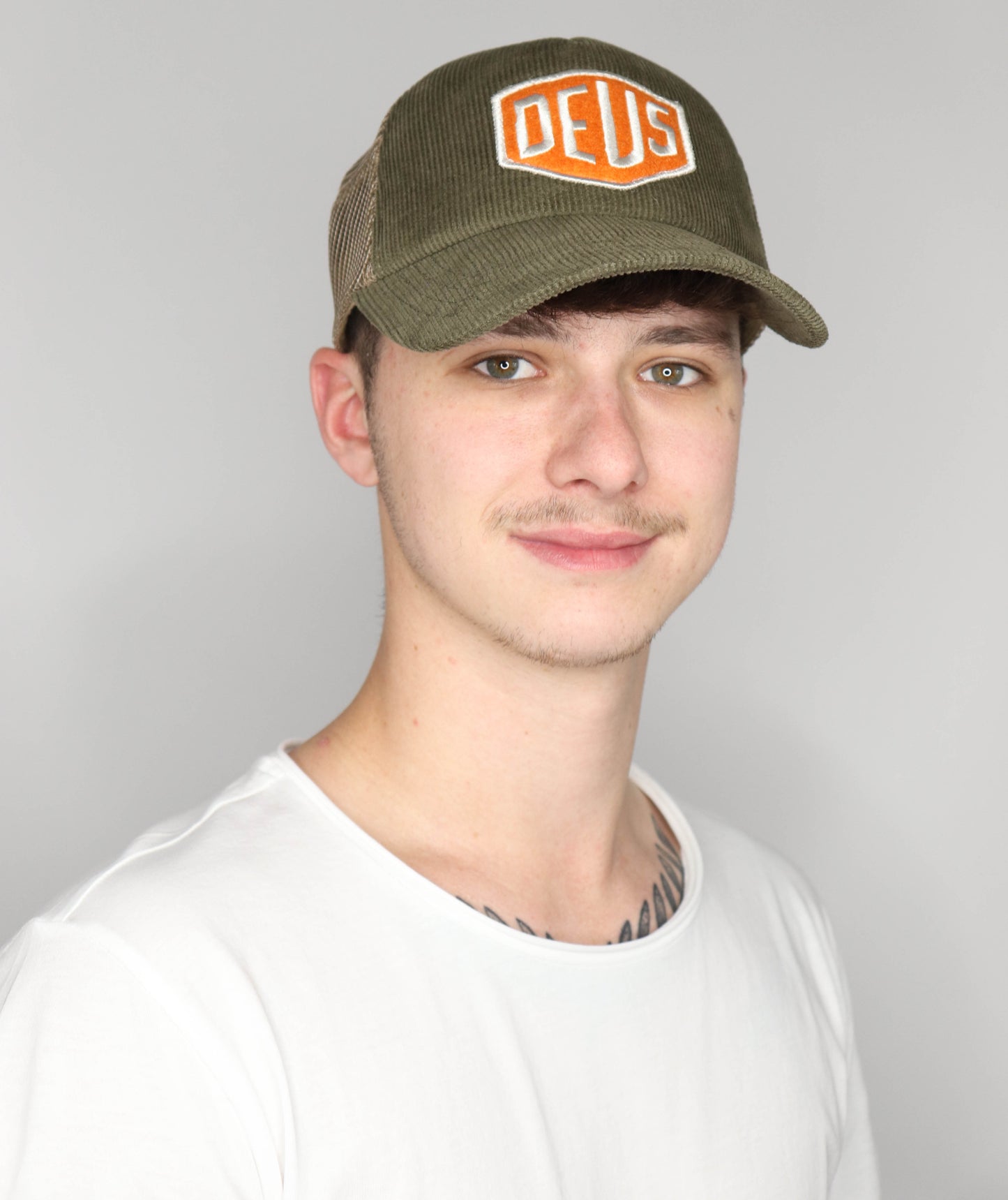 Shield Cord Trucker DMF237016 olive dunkel | Bildmaterial bereitgestellt von SHOES.PLEASE.