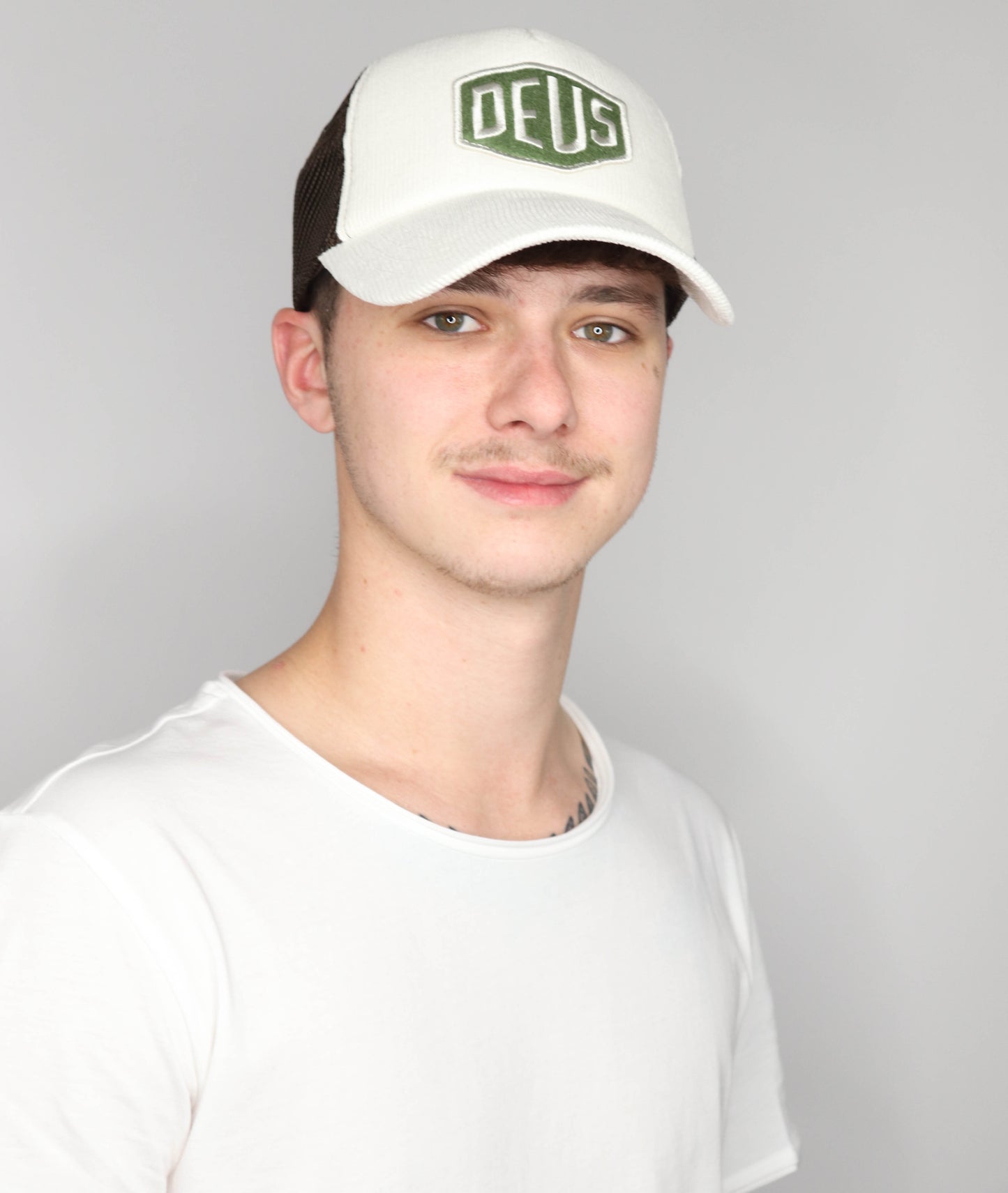 Shield Cord Trucker DMF237016 white dunkel | Bildmaterial bereitgestellt von SHOES.PLEASE.