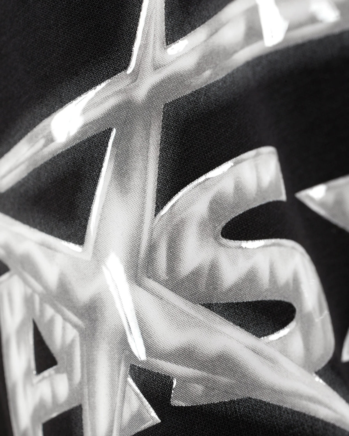 Boxy Graphic Zip Hoodie black body | Bildmaterial bereitgestellt von SHOES.PLEASE.