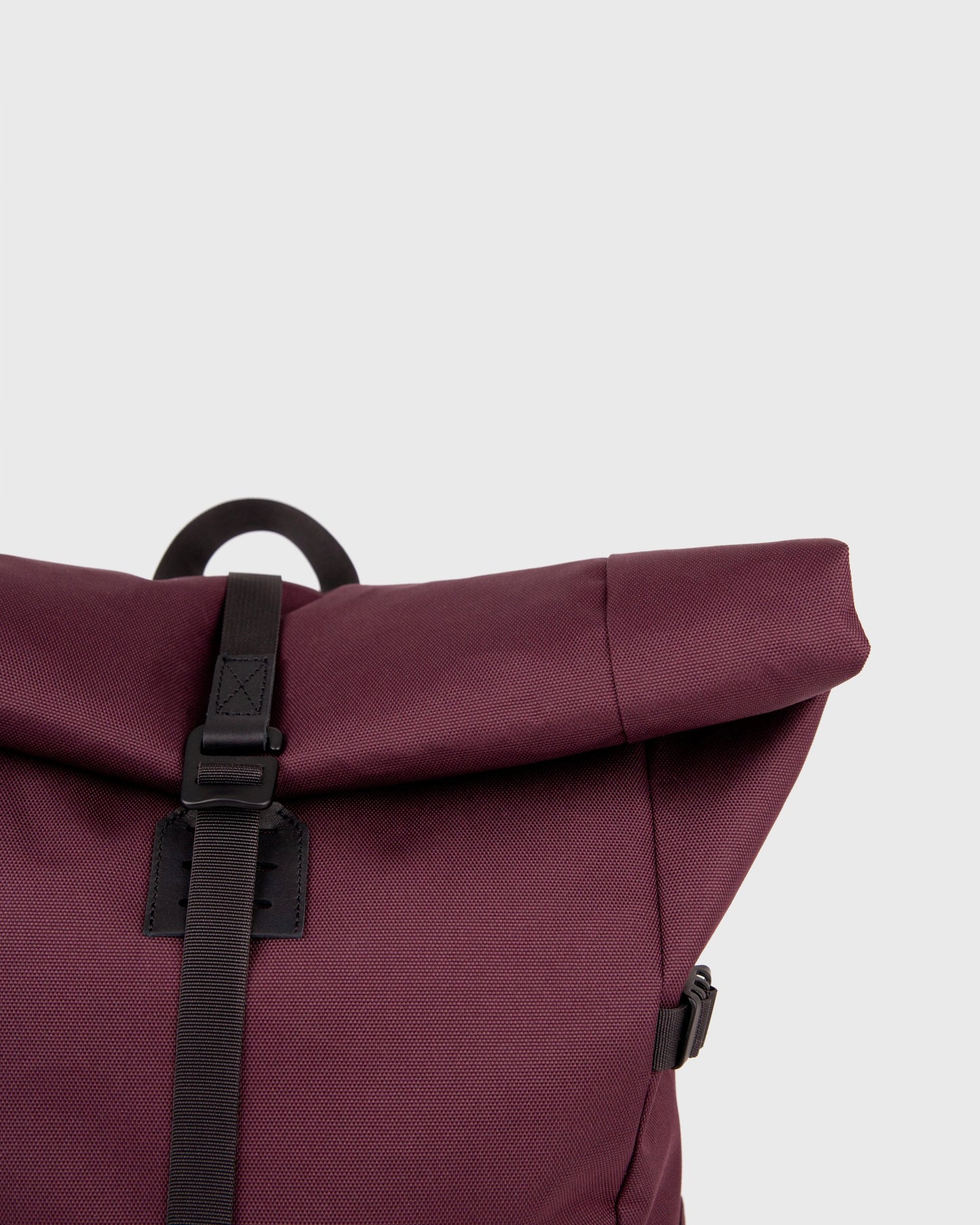ICON Rolltop Backpack L cabernet | Bildmaterial bereitgestellt von SHOES.PLEASE.