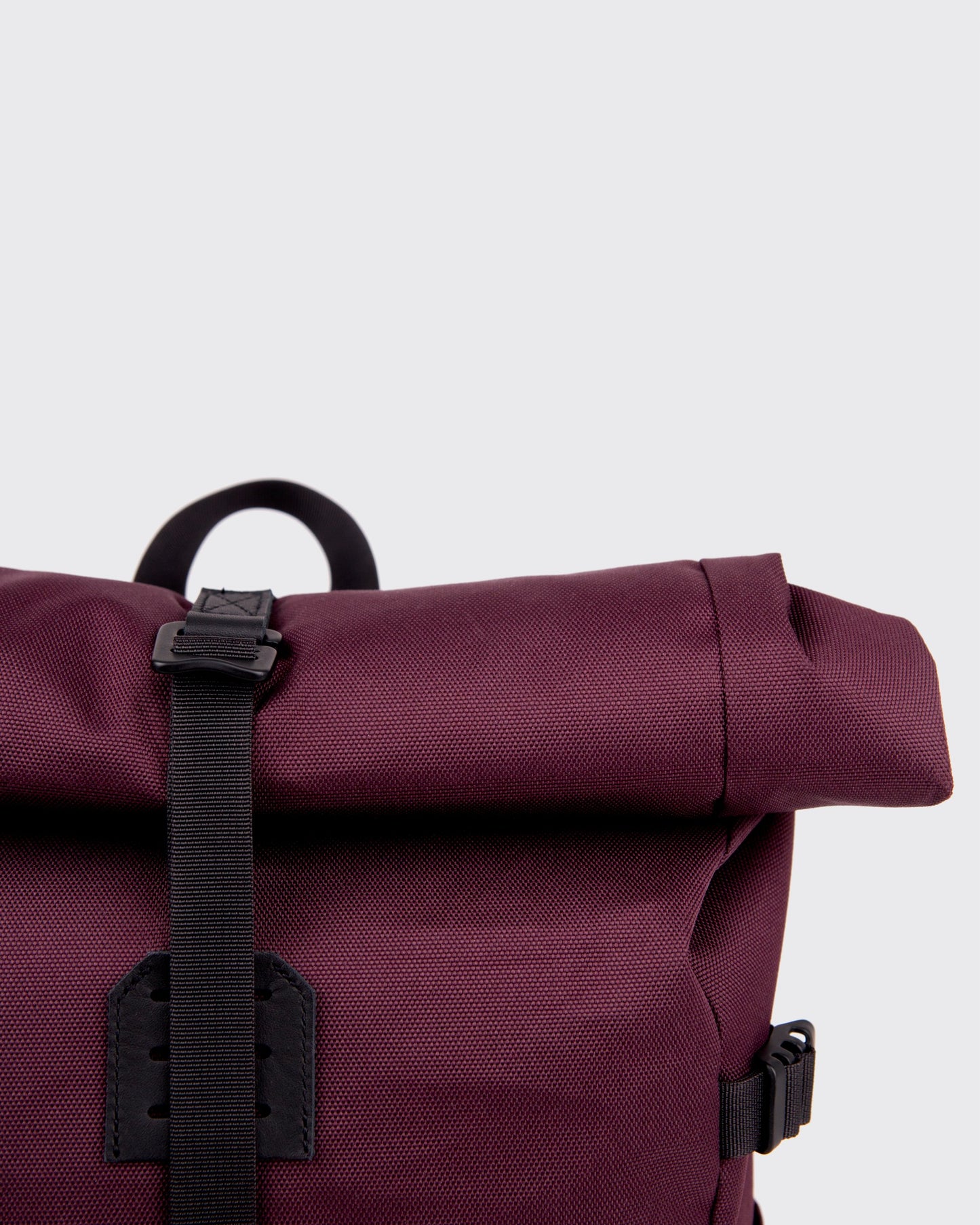 ICON Rolltop Backpack M cabernet | Bildmaterial bereitgestellt von SHOES.PLEASE.