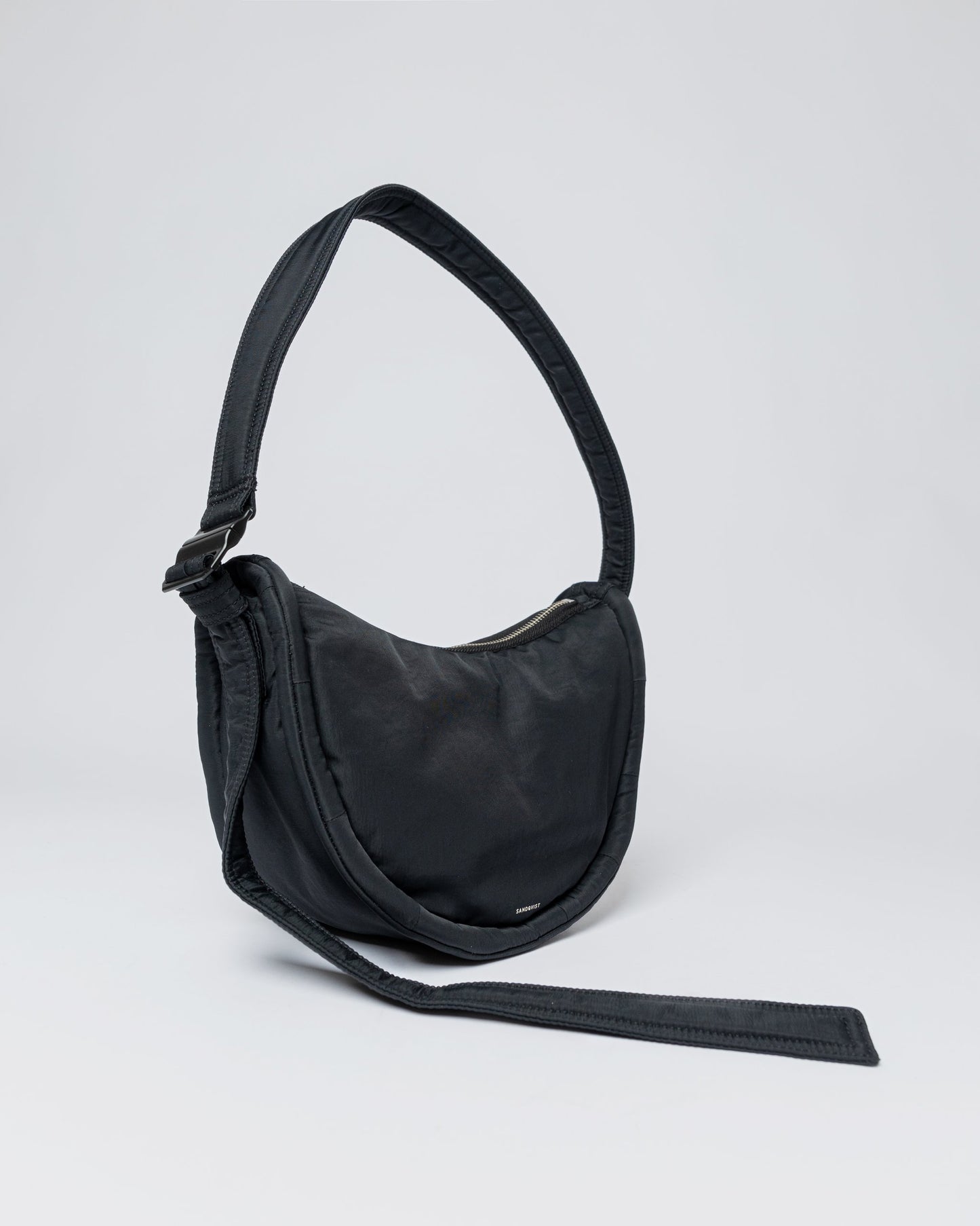 CURVE Crossbody Round S black | Bildmaterial bereitgestellt von SHOES.PLEASE.