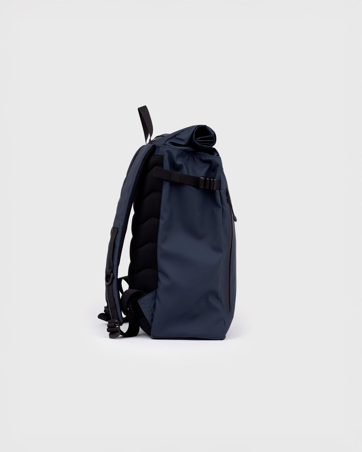 STREAM Slim Rolltop M navy | Bildmaterial bereitgestellt von SHOES.PLEASE.