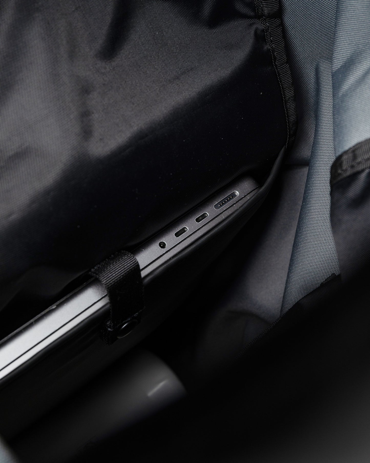 STREAM Rolltop Backpack L multi dark | Bildmaterial bereitgestellt von SHOES.PLEASE.