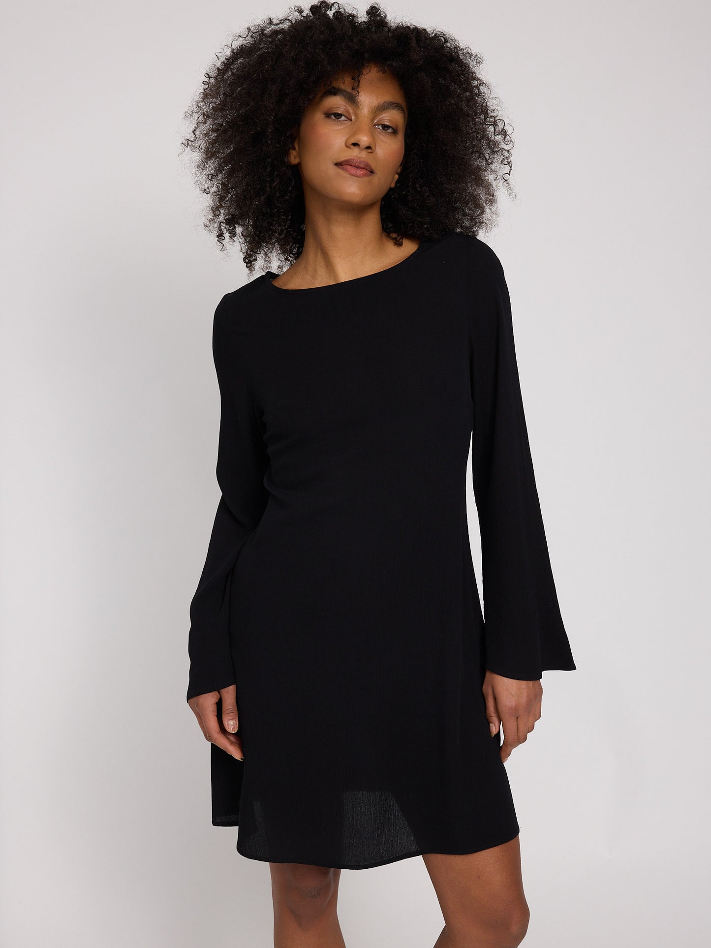 Wide Sleeve Crinkle Dress black | Bildmaterial bereitgestellt von SHOES.PLEASE.