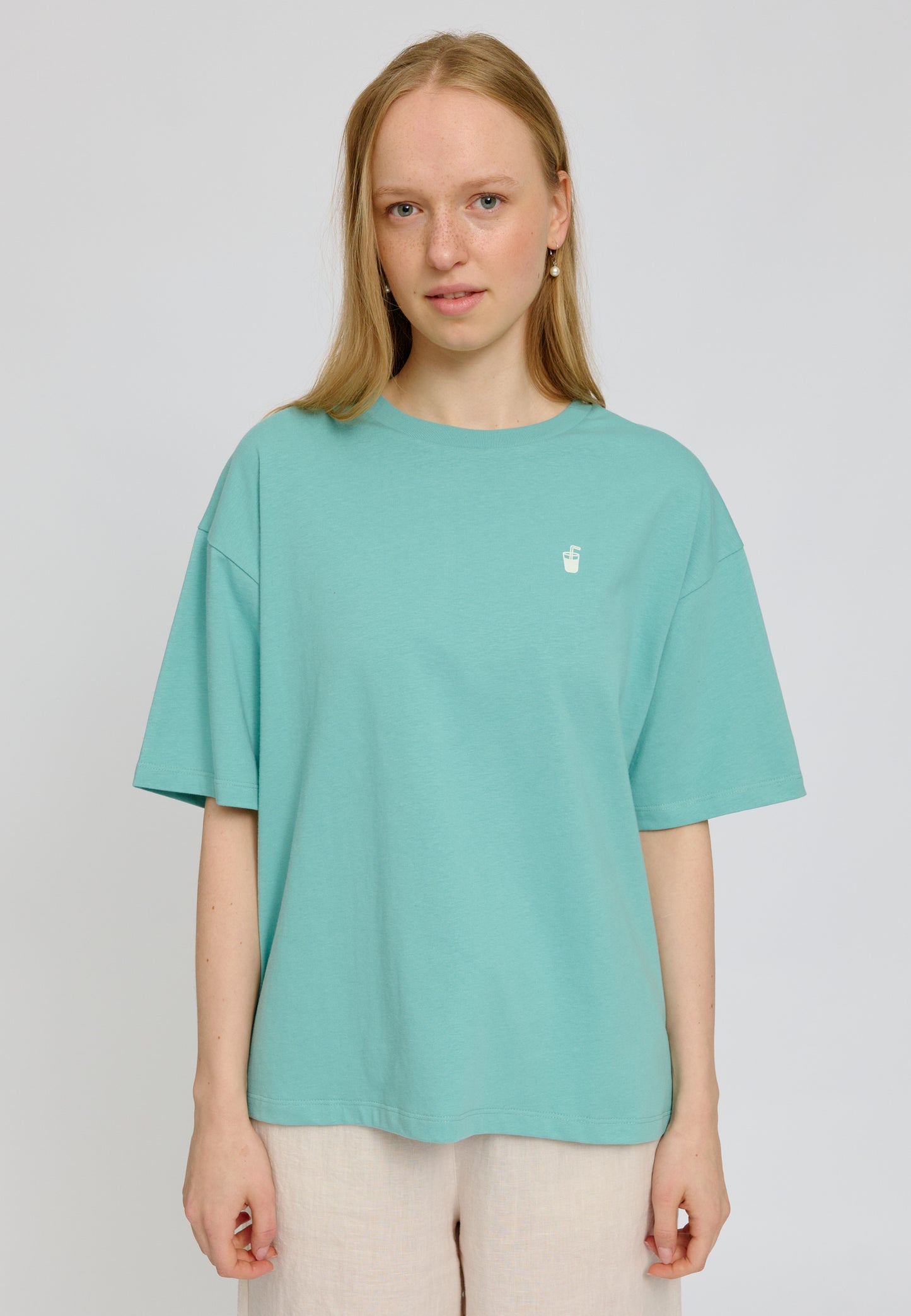 Back Print Theme T-Shirt turquoise/chill | Bildmaterial bereitgestellt von SHOES.PLEASE.
