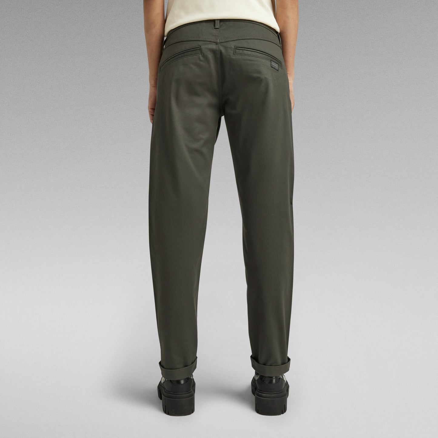KATE BOYFRIEND CHINO asfalt grey | Bildmaterial bereitgestellt von SHOES.PLEASE.