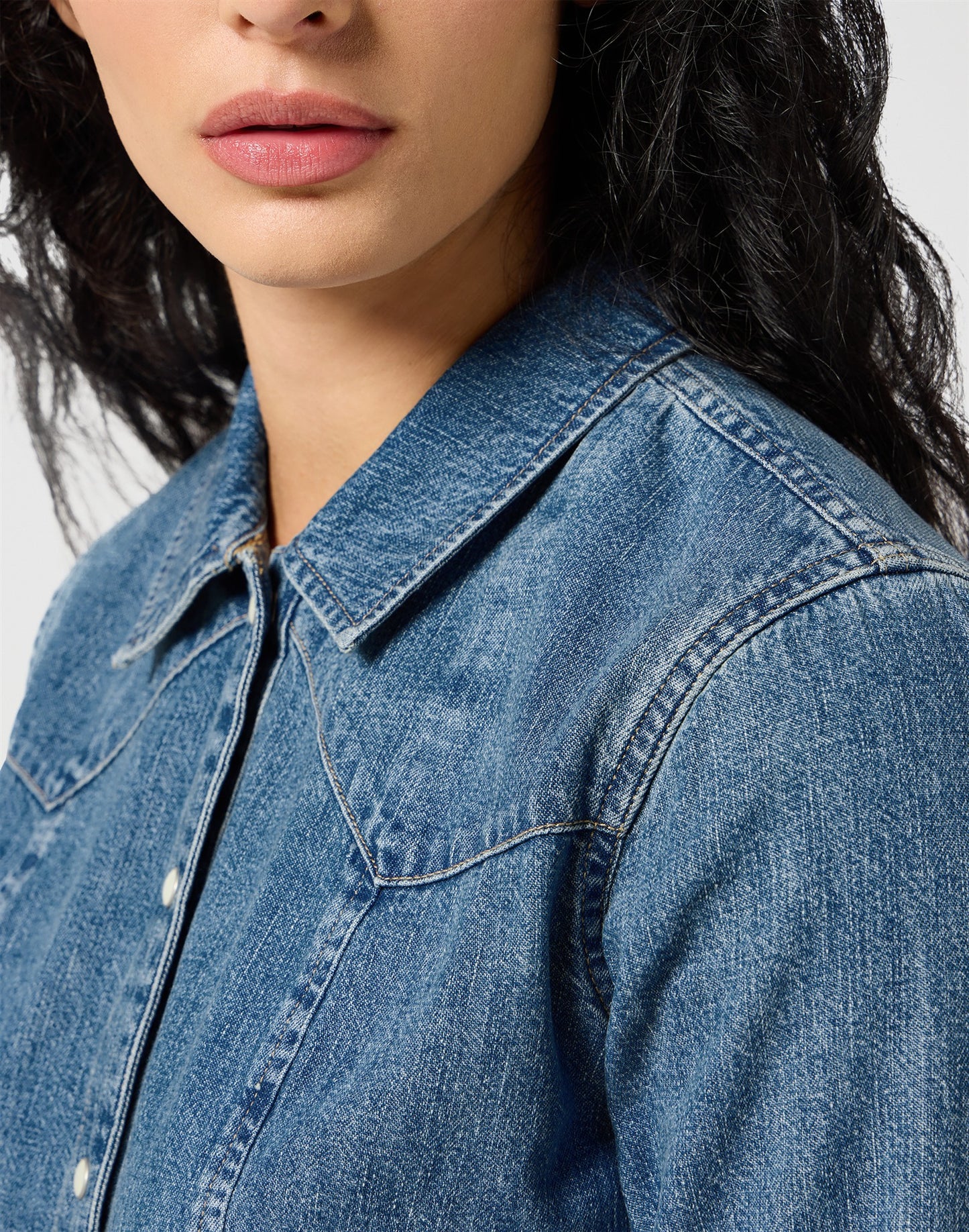EXAG_YOKE_SHIRT FADED_blue | Bildmaterial bereitgestellt von SHOES.PLEASE.