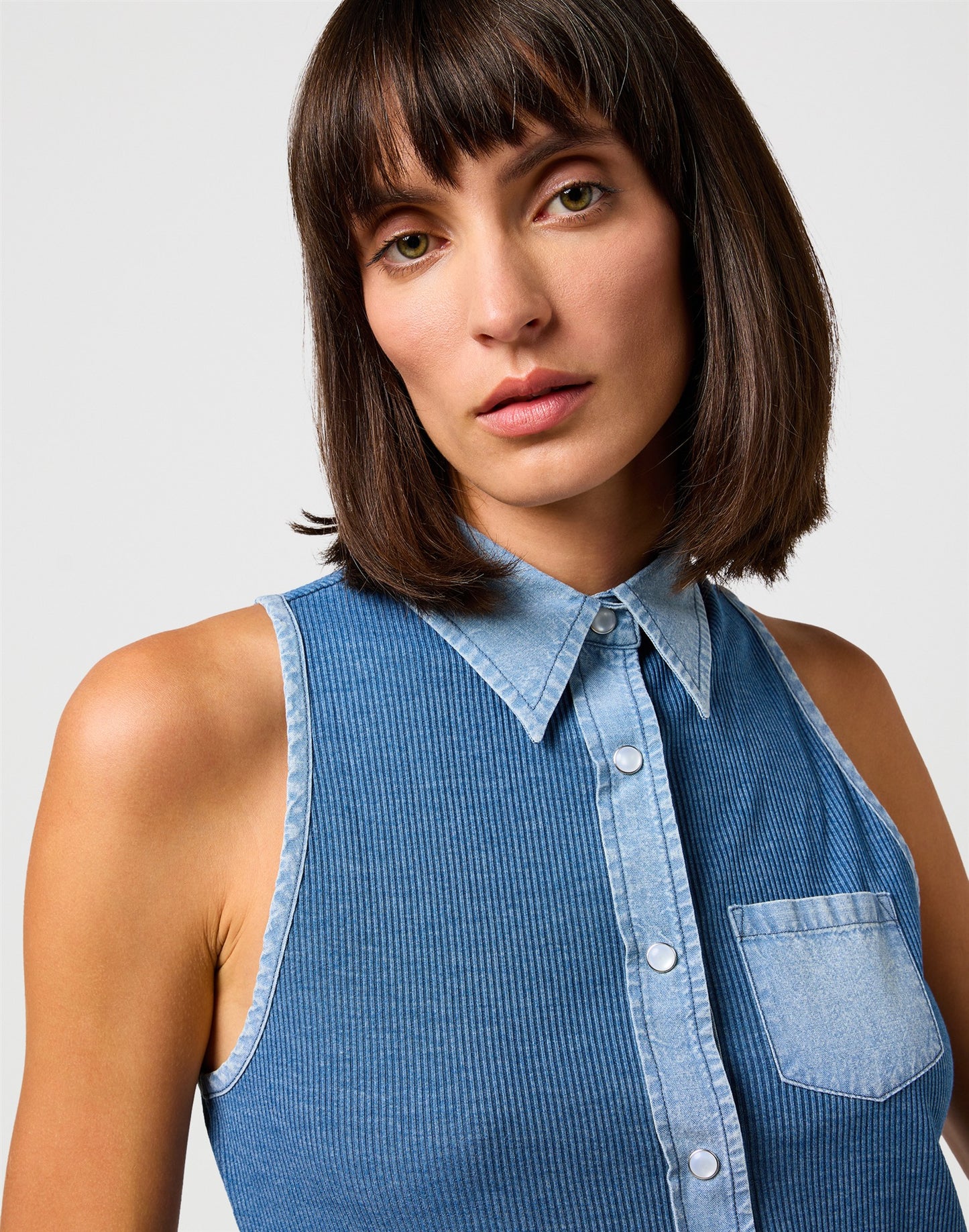 SLEEVELESS_SHIRT DARK_DENIM blue | Bildmaterial bereitgestellt von SHOES.PLEASE.