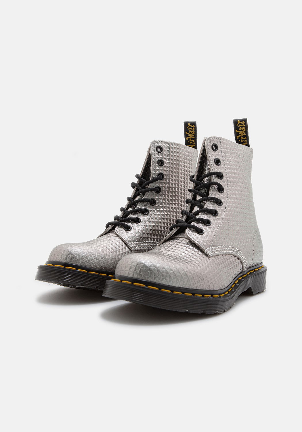1460 Pascal Studded Leather silver | Bildmaterial bereitgestellt von SHOES.PLEASE.