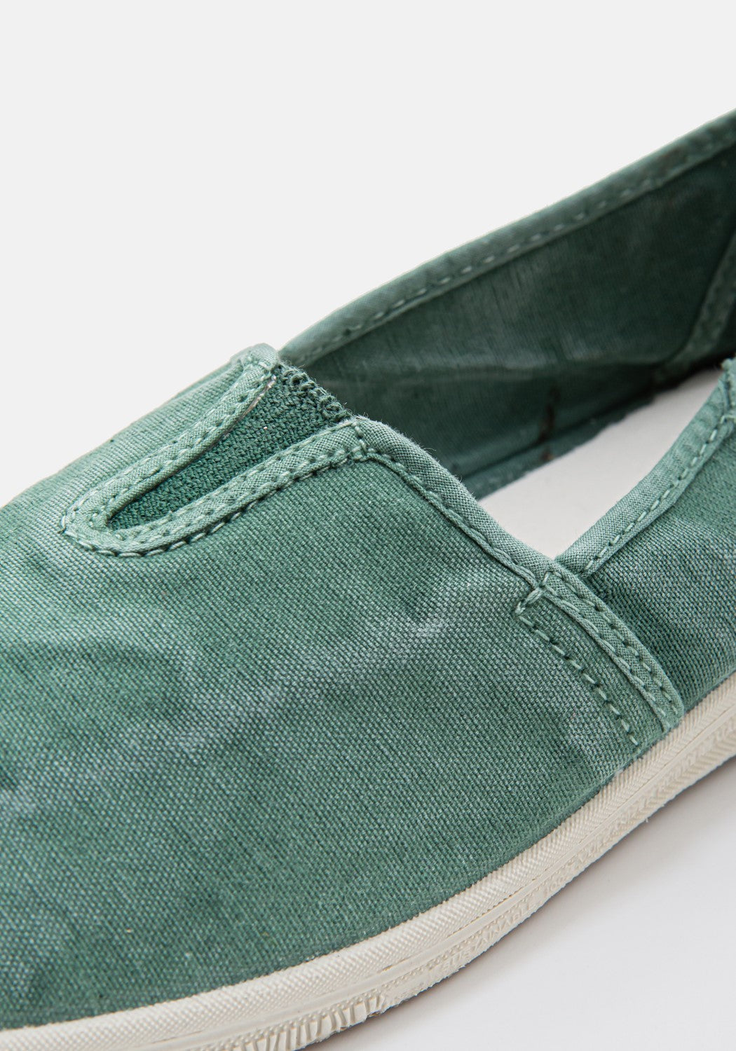 615E Camping Enzimatico albahaca | Bildmaterial bereitgestellt von SHOES.PLEASE.