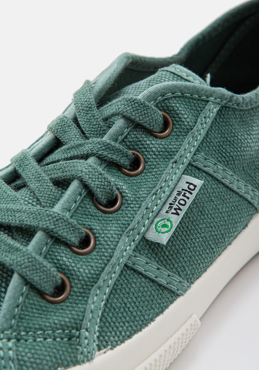 901E Basquet Enzimatico albahaca | Bildmaterial bereitgestellt von SHOES.PLEASE.