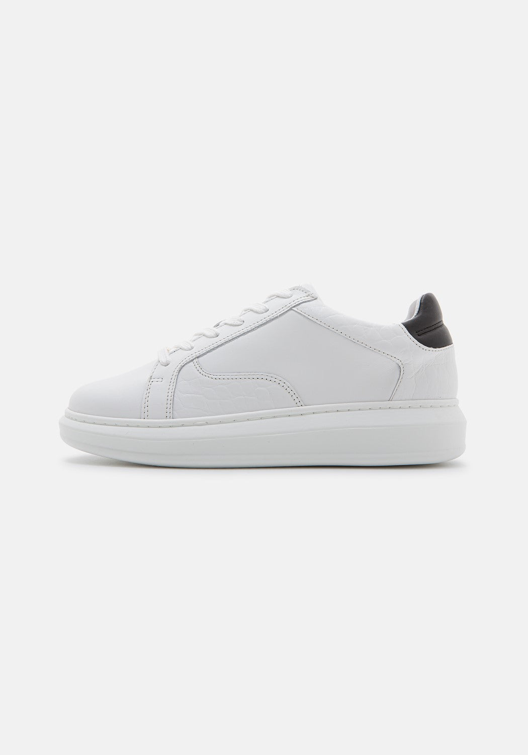 SaraSnkr white/white/black | Bildmaterial bereitgestellt von SHOES.PLEASE.
