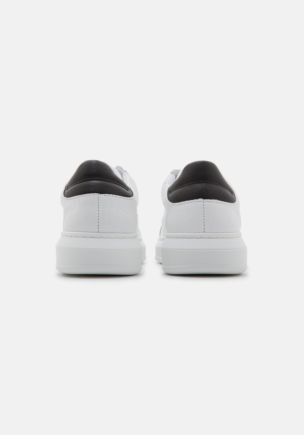 SaraSnkr white/white/black | Bildmaterial bereitgestellt von SHOES.PLEASE.