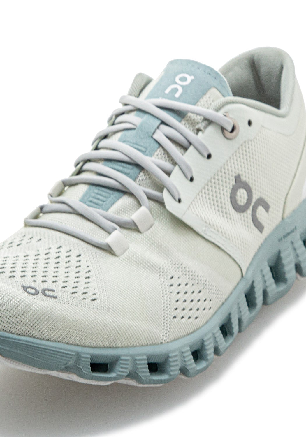 40.99036 W Cloud X aloe/surf | Bildmaterial bereitgestellt von SHOES.PLEASE.